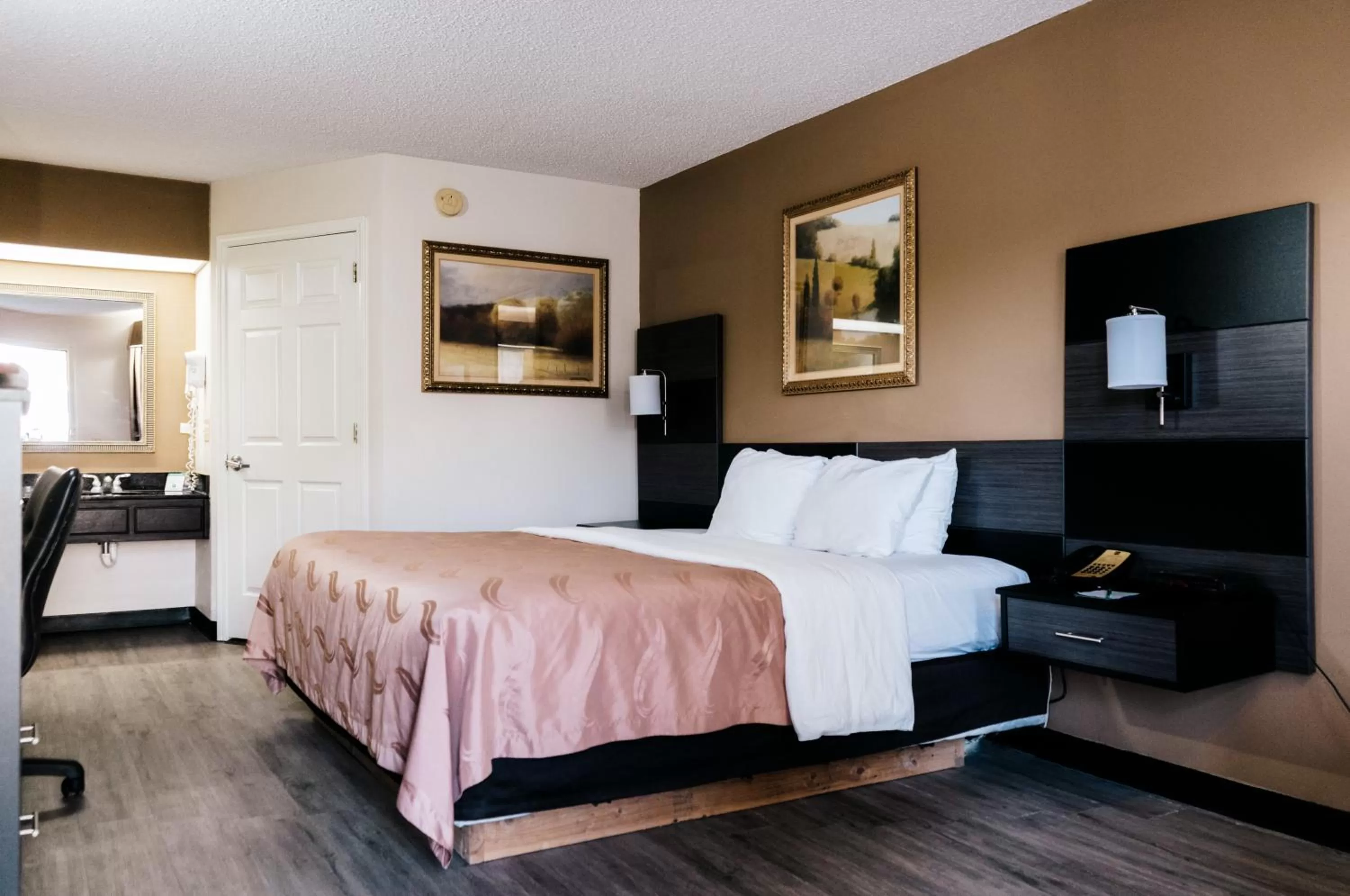 Bed in Quality Inn Johnson City I-26 exit 17