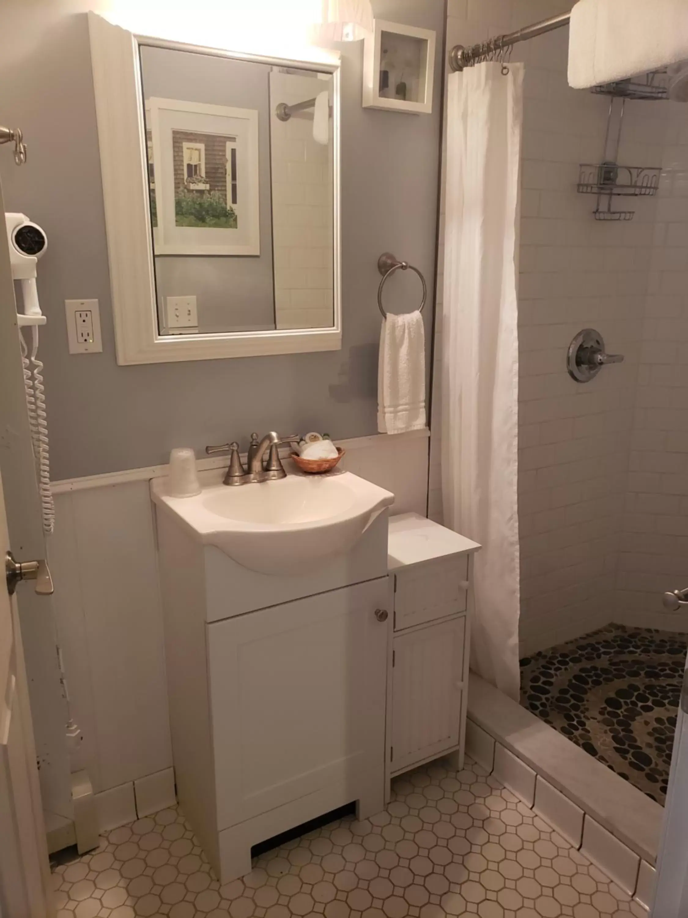 Shower, Bathroom in The Eastland Motel