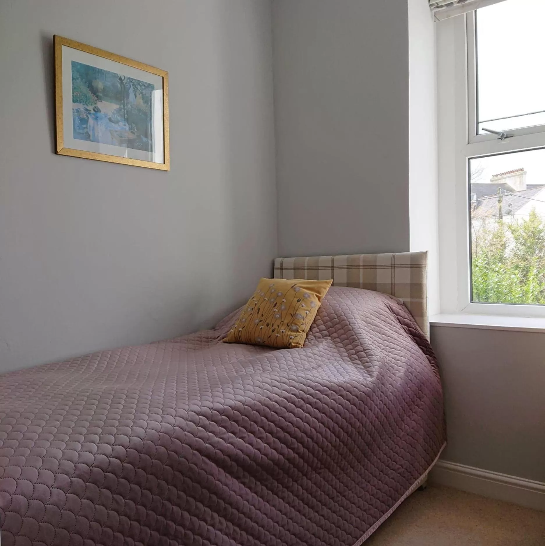 Bedroom, Bed in Barnabas House