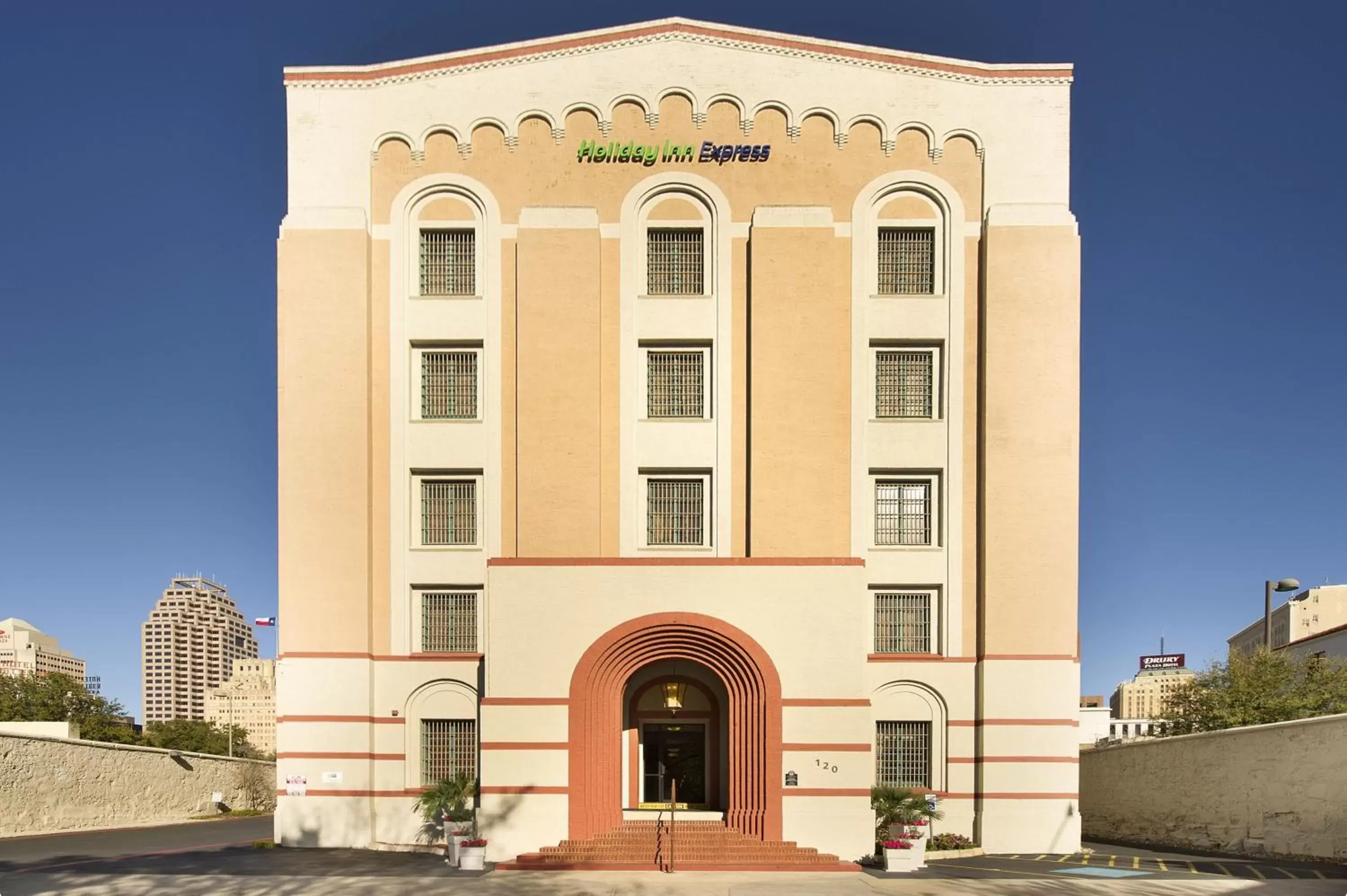 Property Building in Holiday Inn Express San Antonio North Riverwalk Area, an IHG Hotel