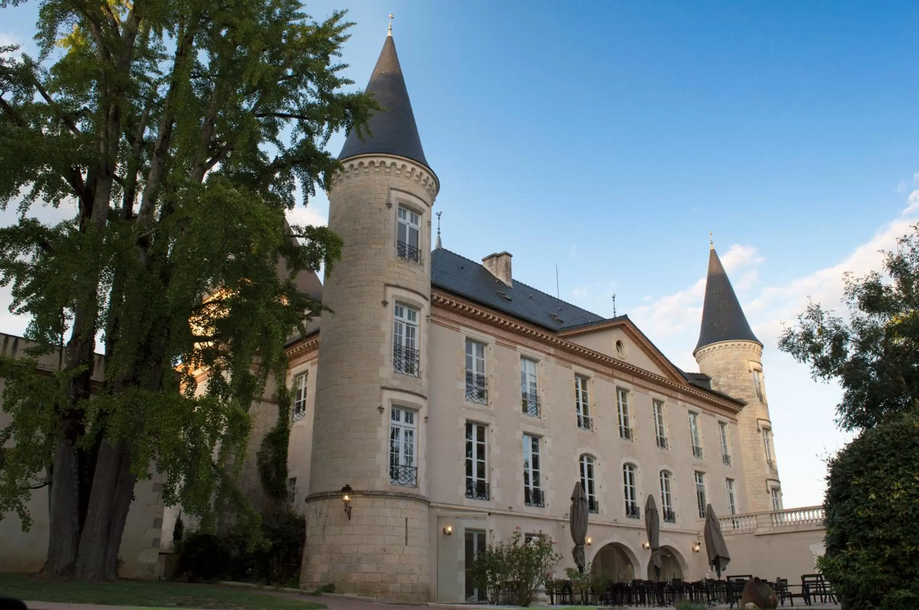 Facade/entrance, Property Building in Logis Château Saint Marcel