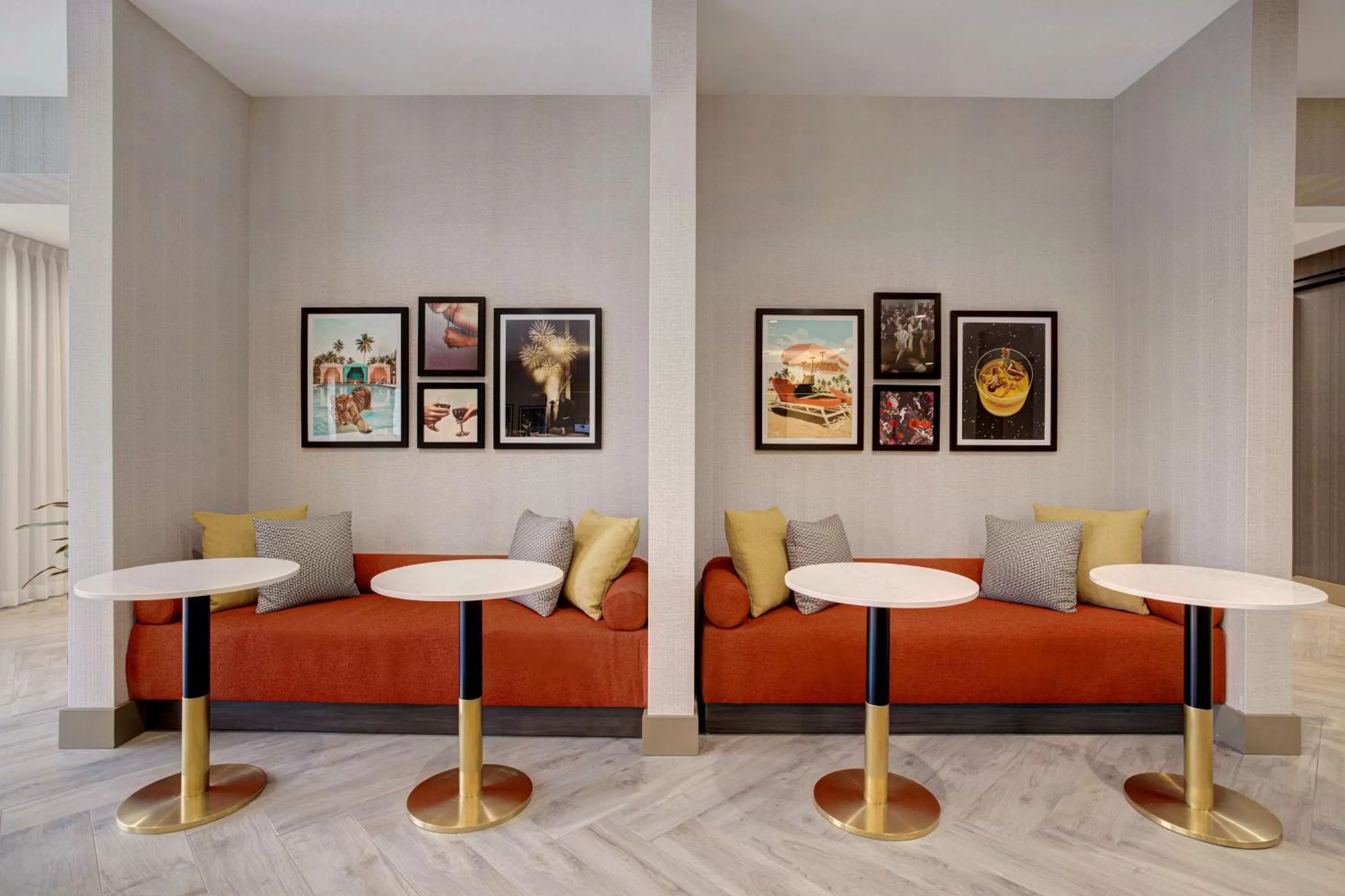 Lounge or bar in Doubletree By Hilton Palmdale, Ca