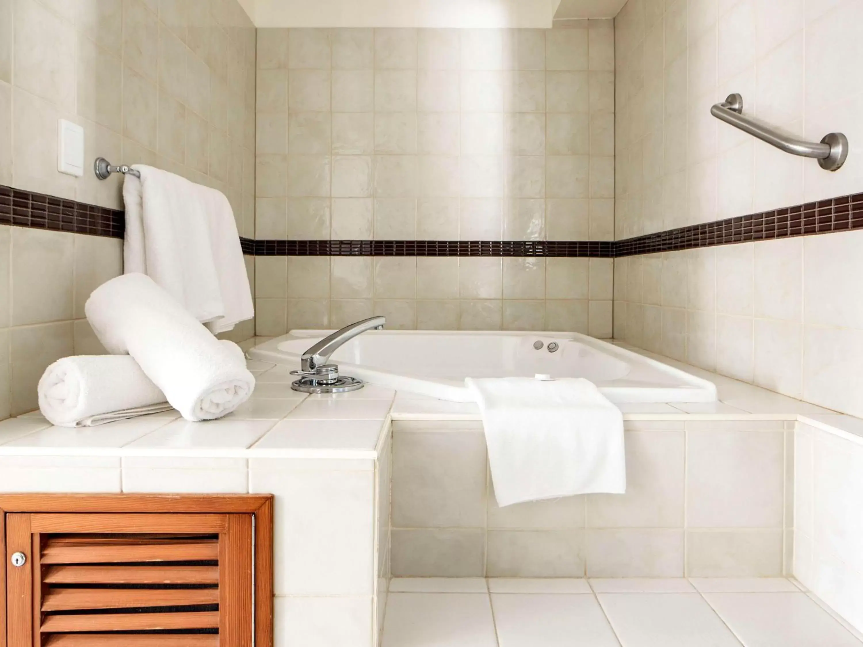 Bathroom in Novotel Cairns Oasis Resort