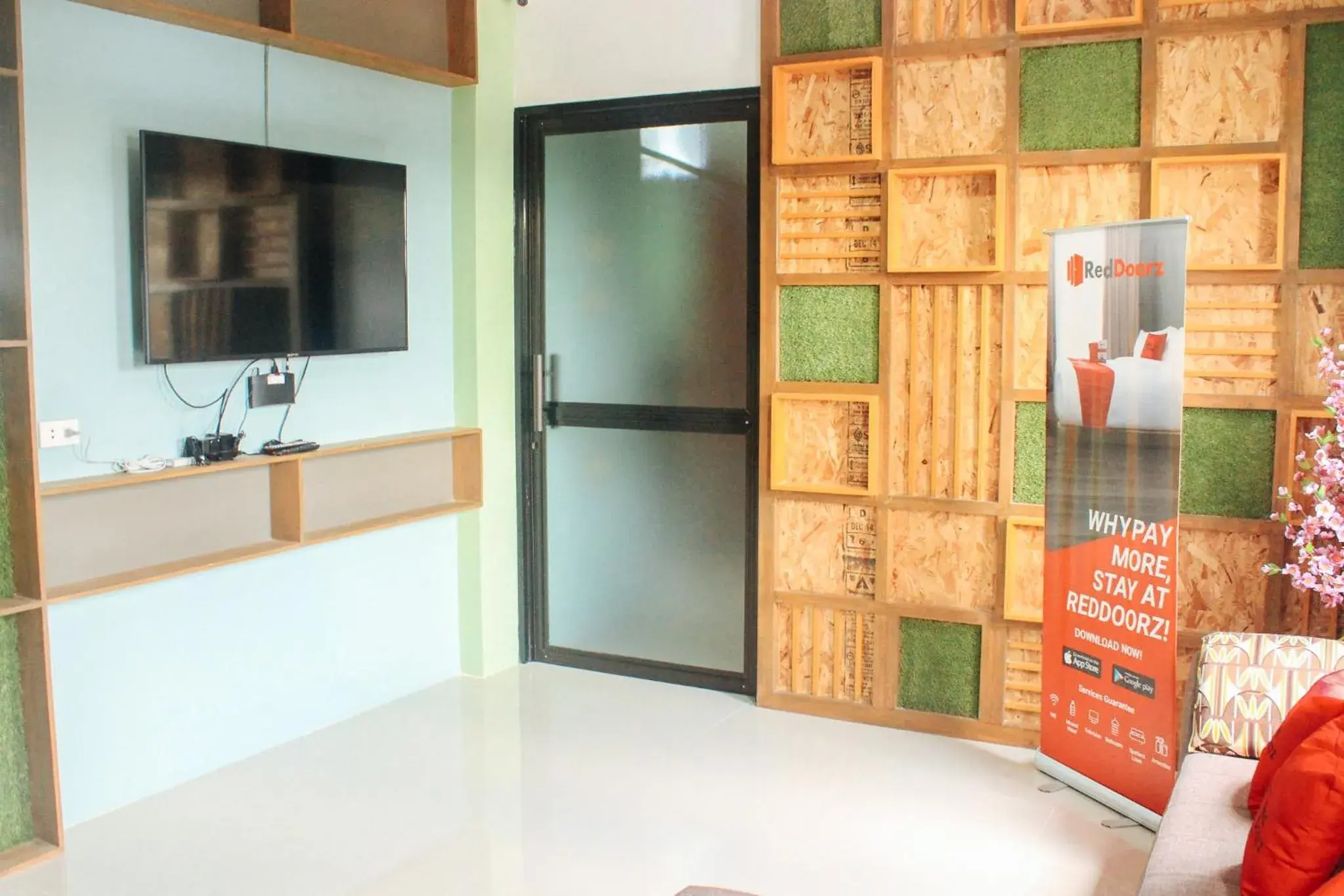 Lobby or reception, TV/Entertainment Center in RedDoorz @ Taloto District Tagbilaran