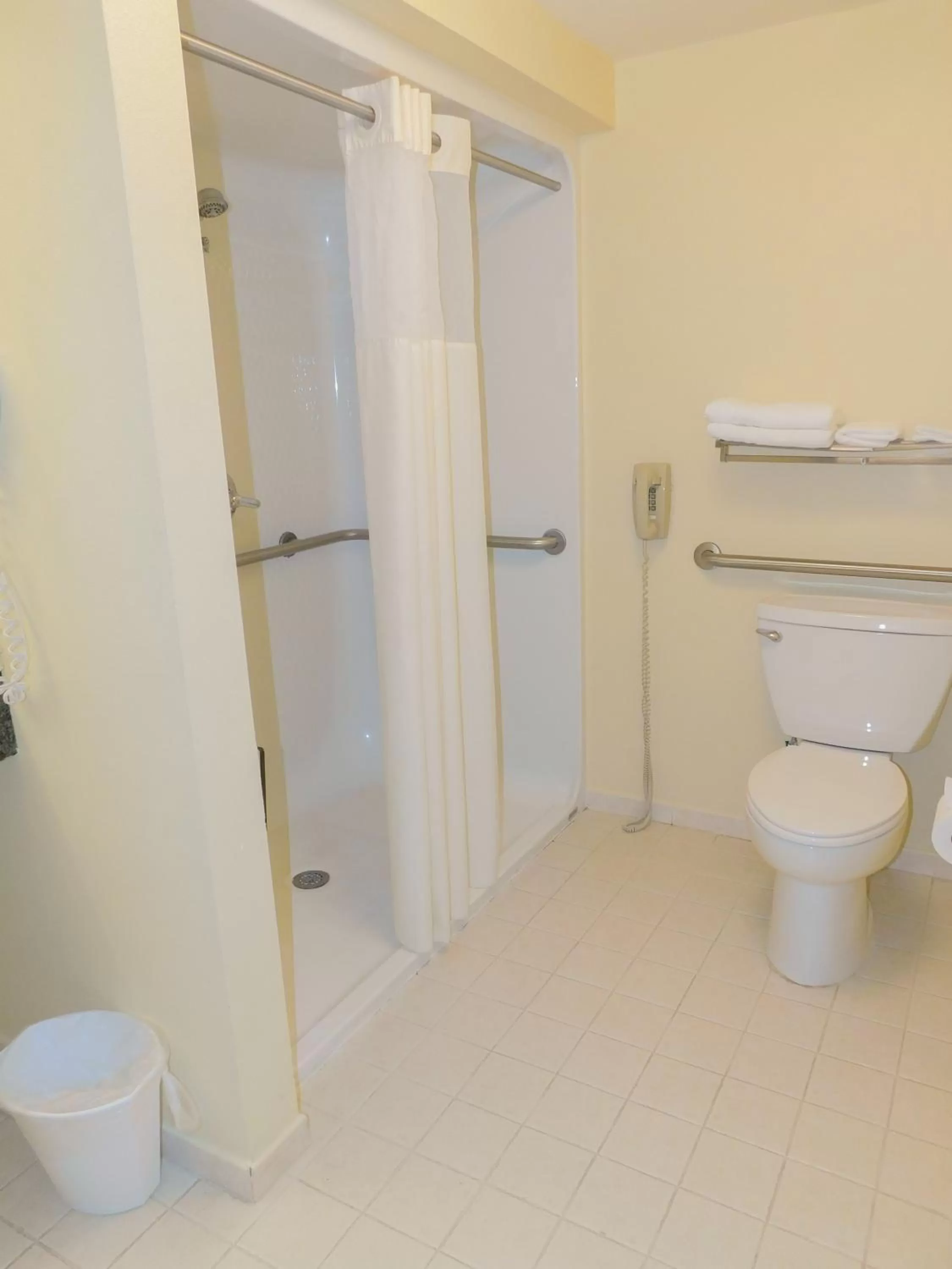 Bathroom in Days Inn & Suites by Wyndham Pocahontas