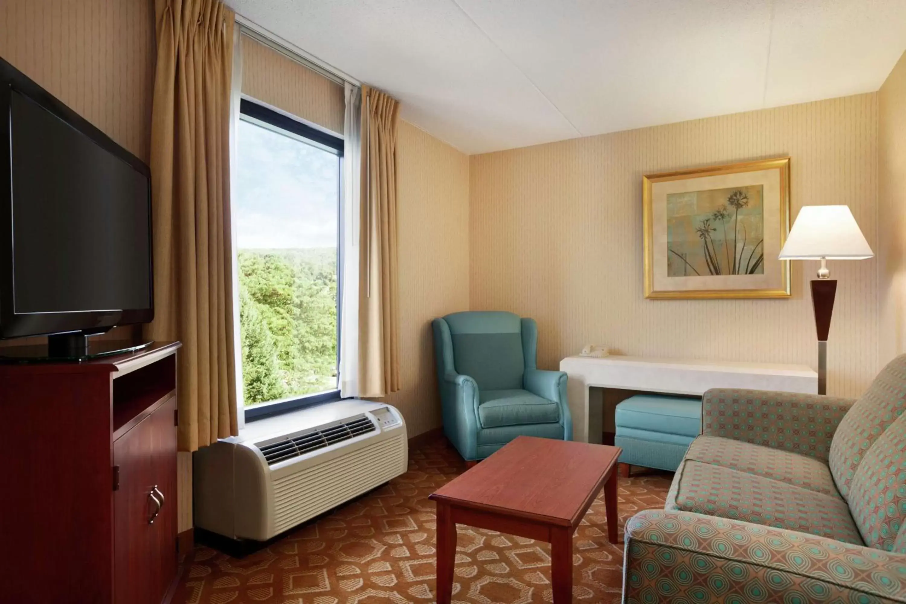 Bedroom, Seating Area in Hampton Inn - York