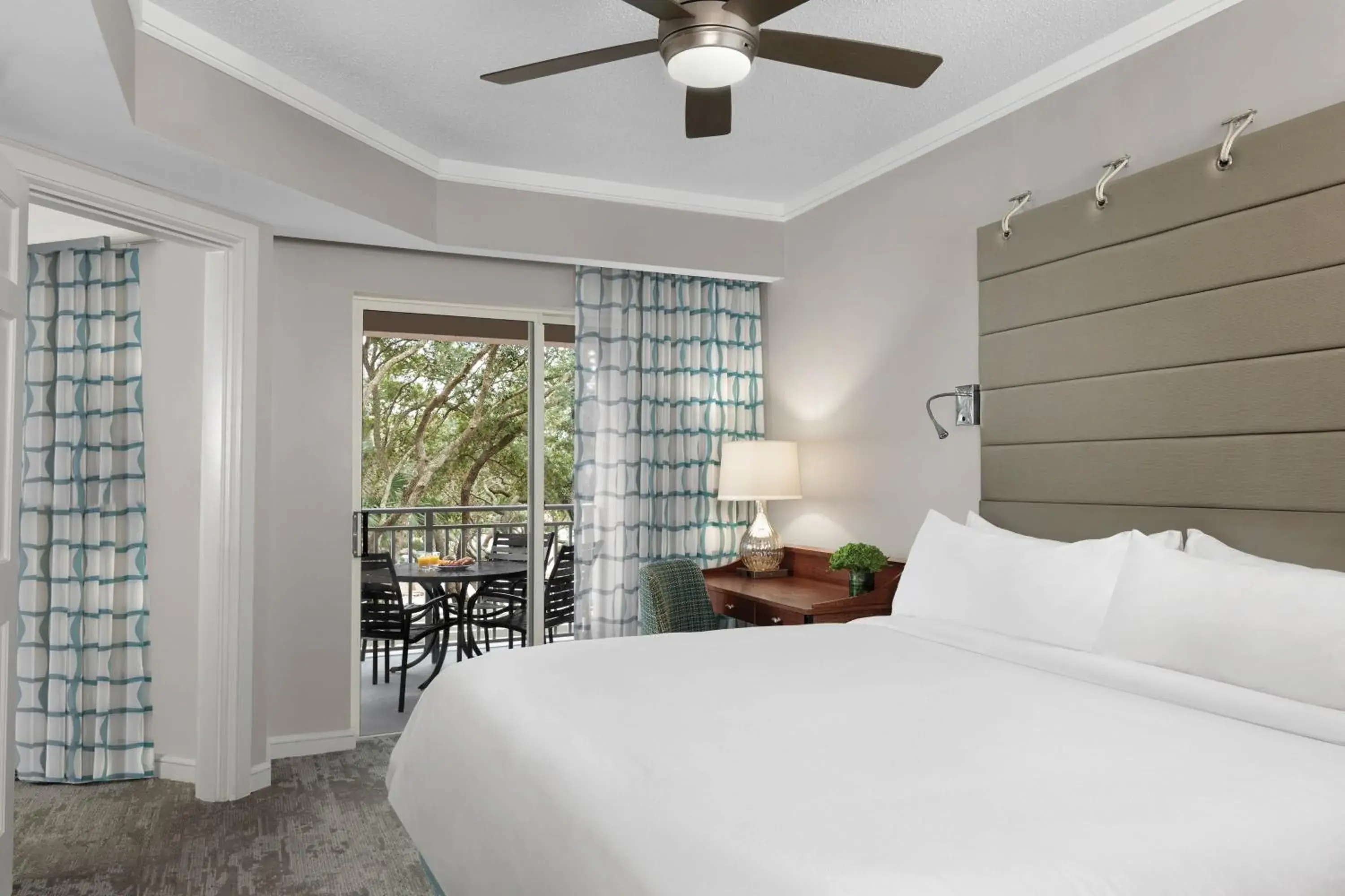 Bedroom, Bed in Marriott's Grande Ocean