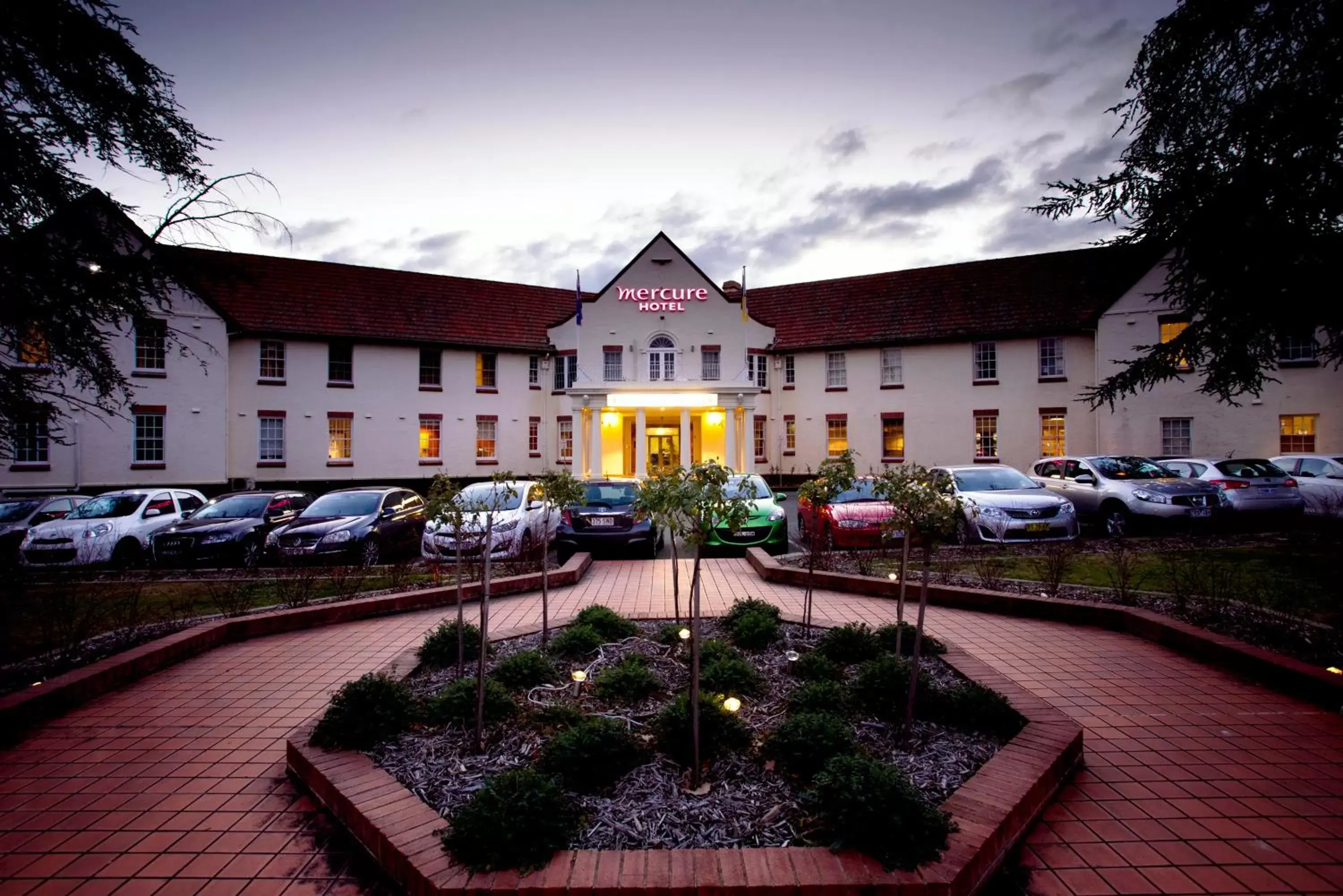 Facade/entrance, Property Building in Mercure Canberra