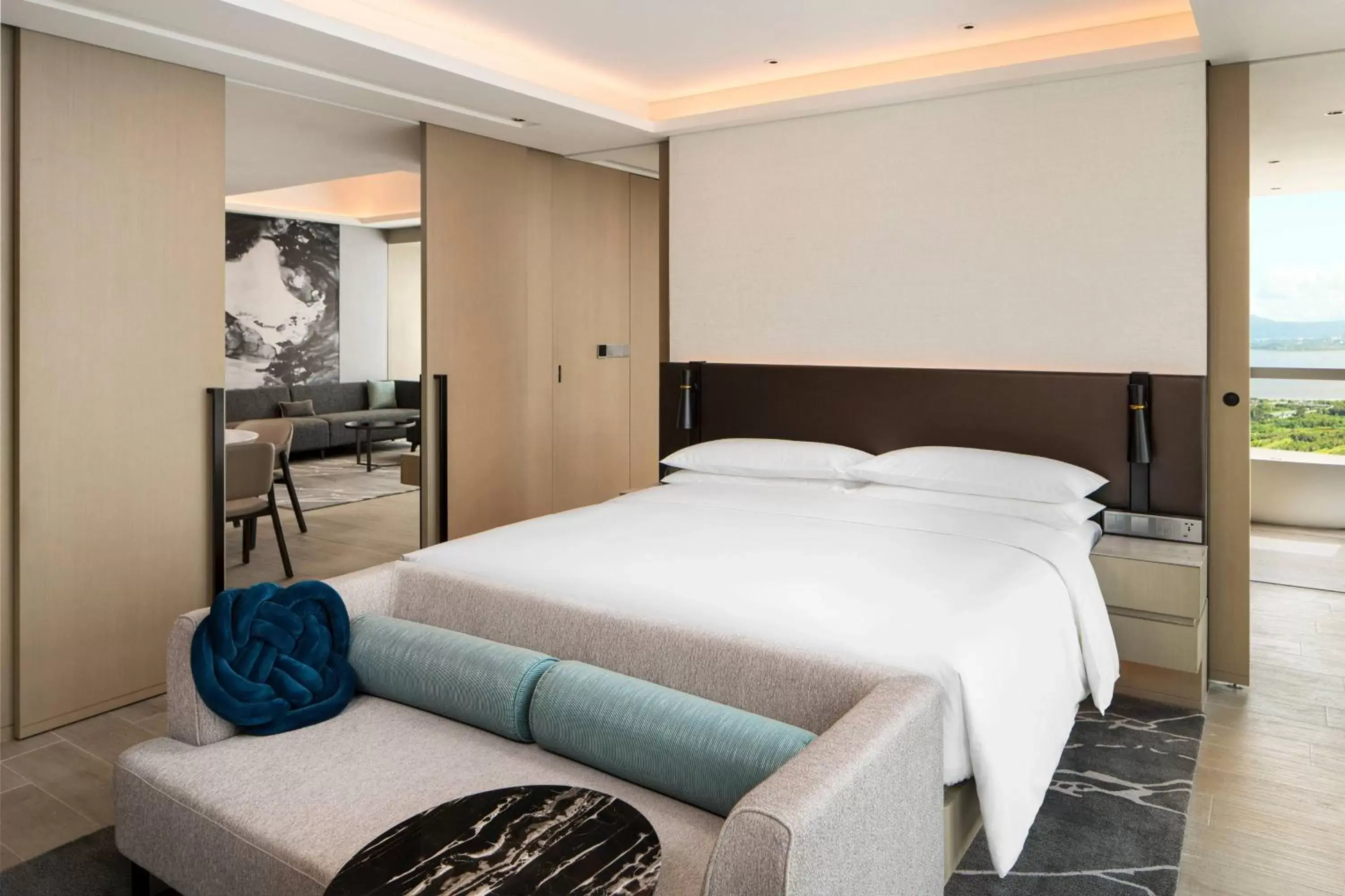 Bedroom, Bed in Renaissance Shenzhen Bay Hotel