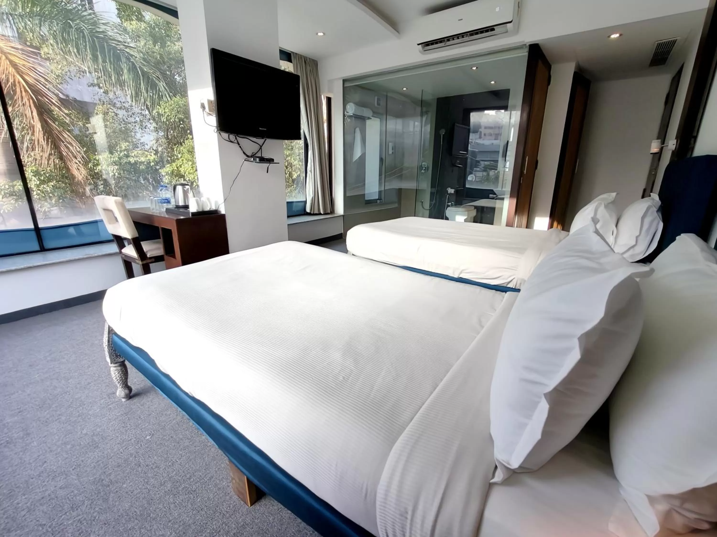 Photo of the whole room, Bed in The Sky Imperial Hotel Yahvi