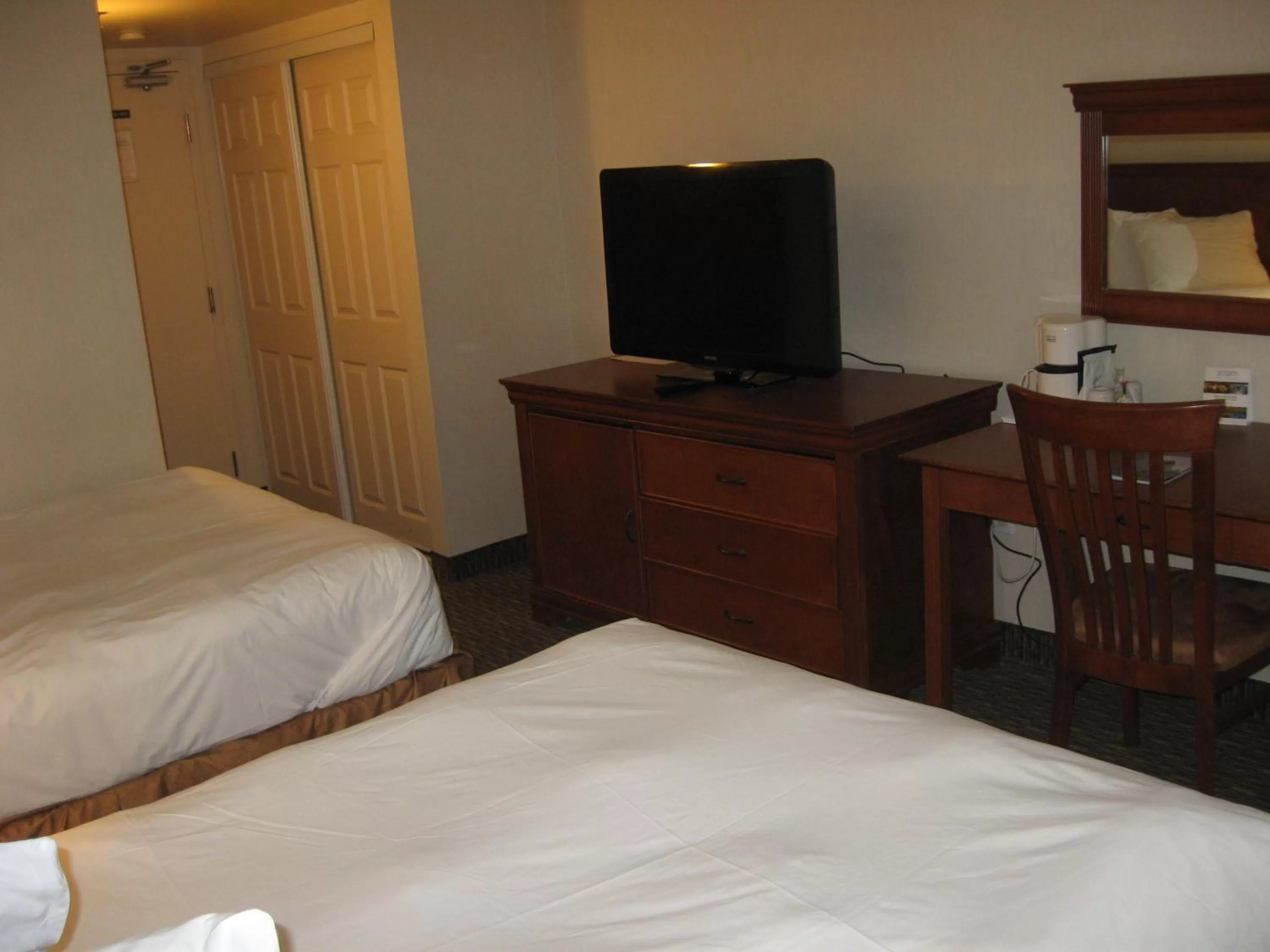 Bed in Hotel Chrome Montreal Centre-Ville