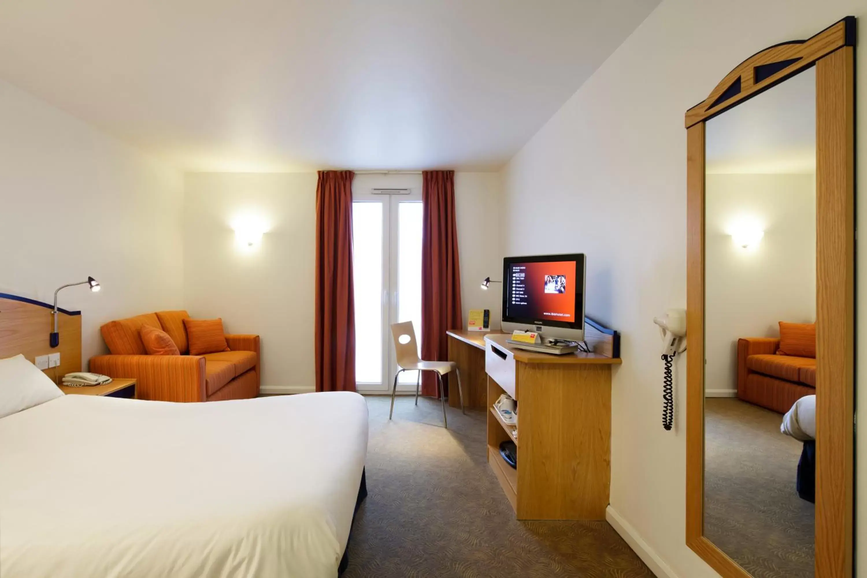 Bedroom, TV/Entertainment Center in ibis Bradford Shipley