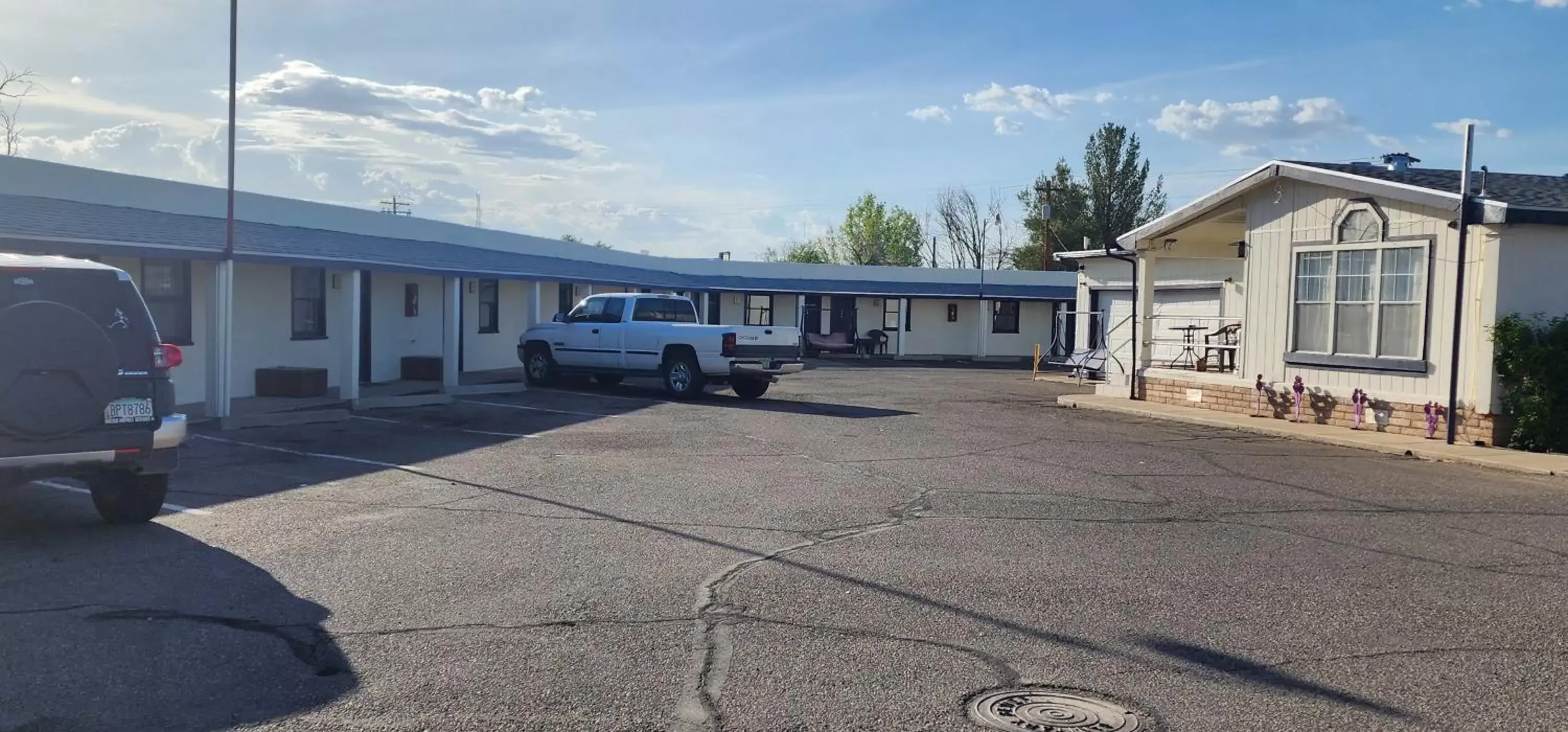 Property building in Rose's Motel Property building in Rose's Motel