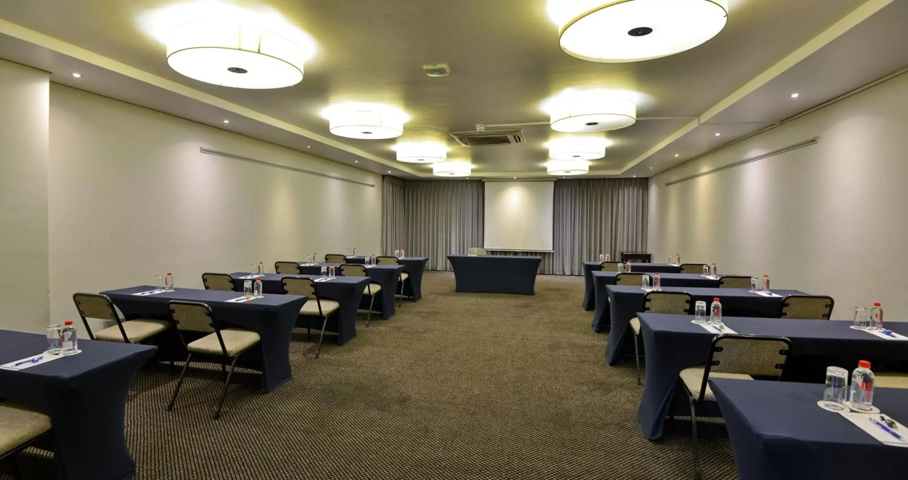 Meeting/conference room in ANEW Hotel Witbank Emalahleni