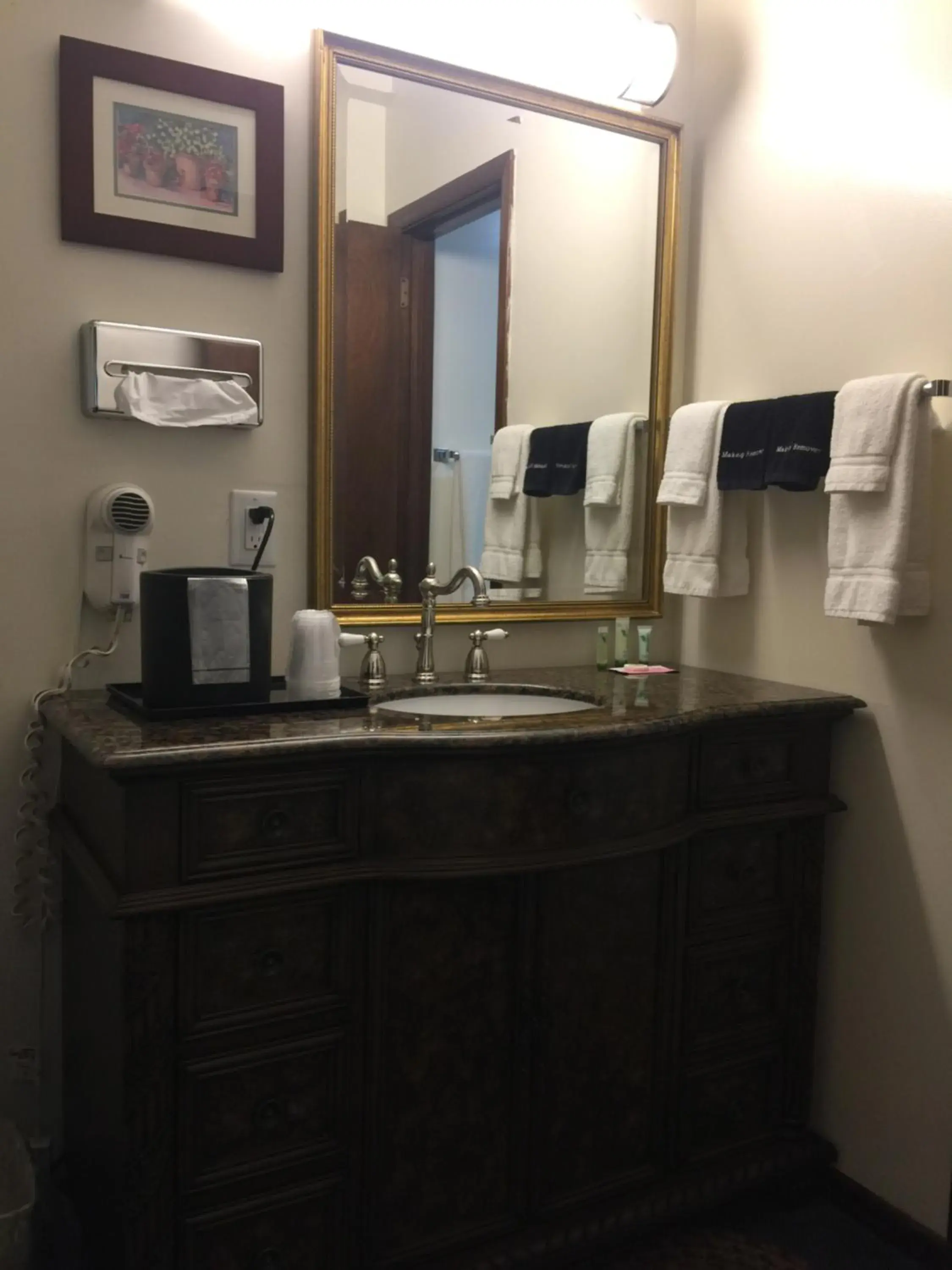 Bathroom in Crest Country Inn