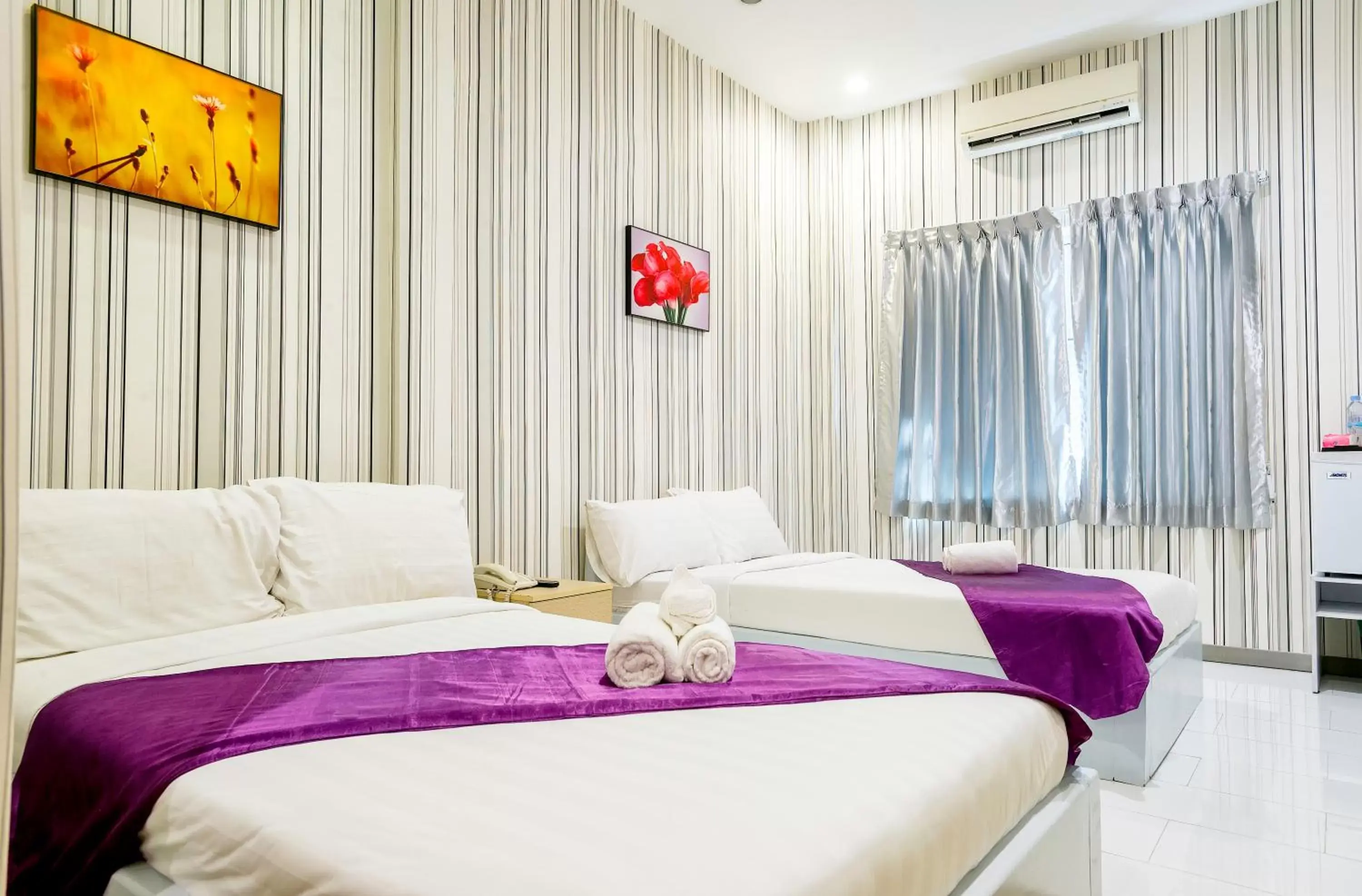 Bed in White Residence Hotel & Apartment