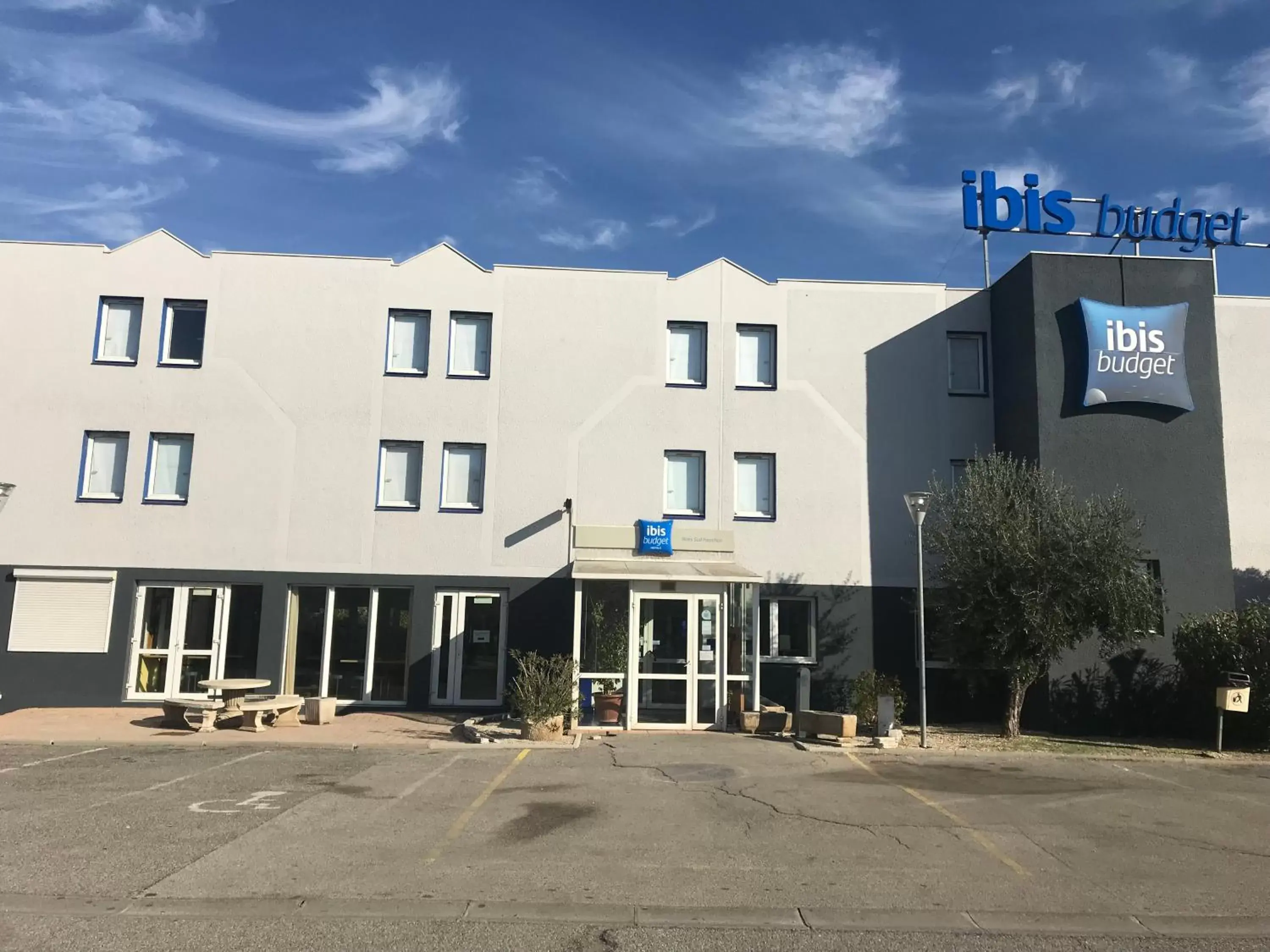 Property Building in ibis budget Arles Sud Fourchon