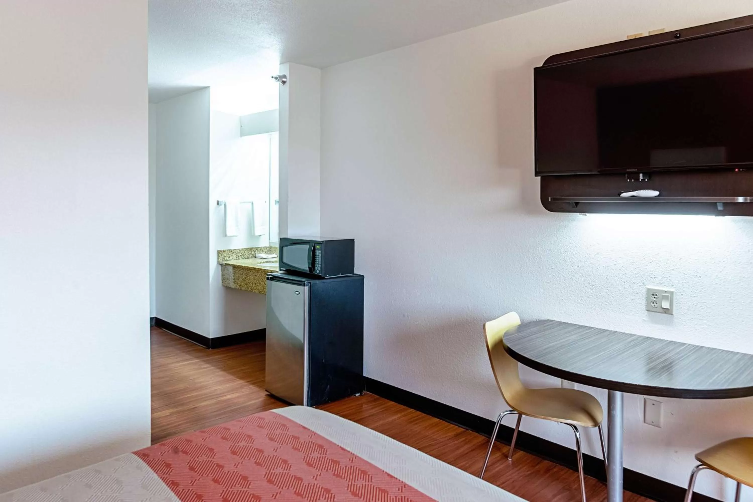 Photo of the whole room, Bed in Motel 6-Lebanon, IN