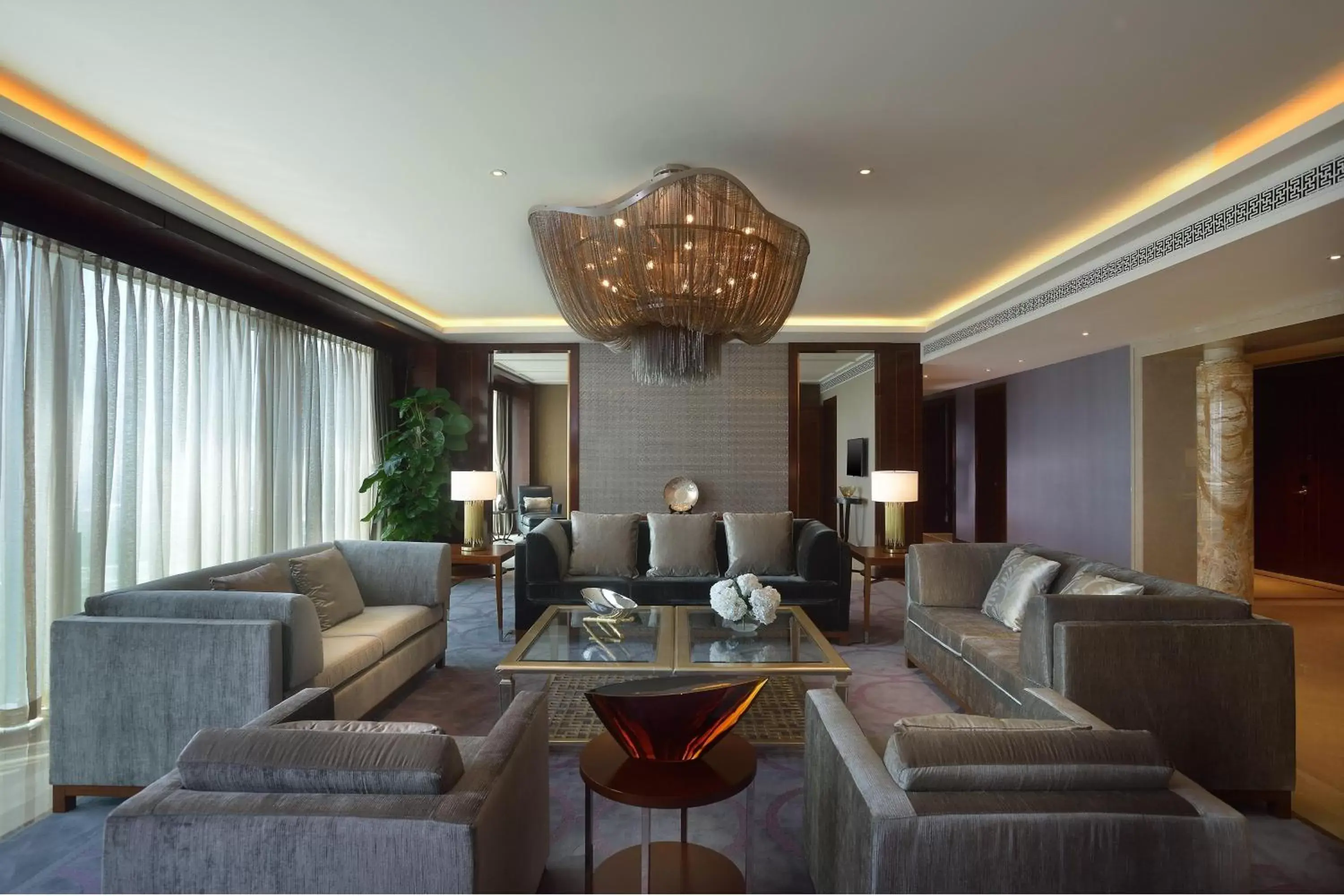 Photo of the whole room, Lounge/Bar in Sheraton Shenyang South City Hotel