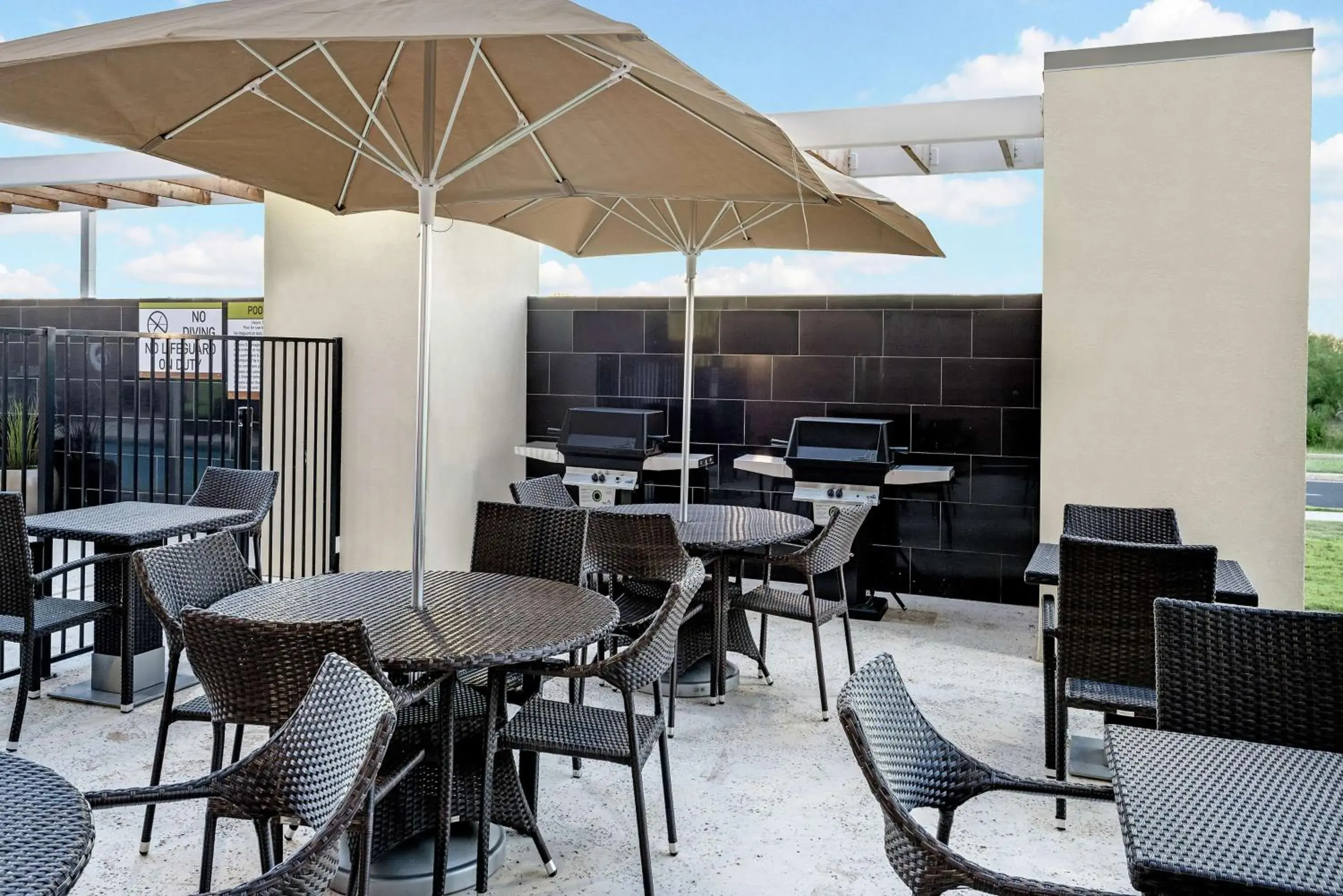 Property building, Restaurant/Places to Eat in Home2 Suites By Hilton Austin Airport