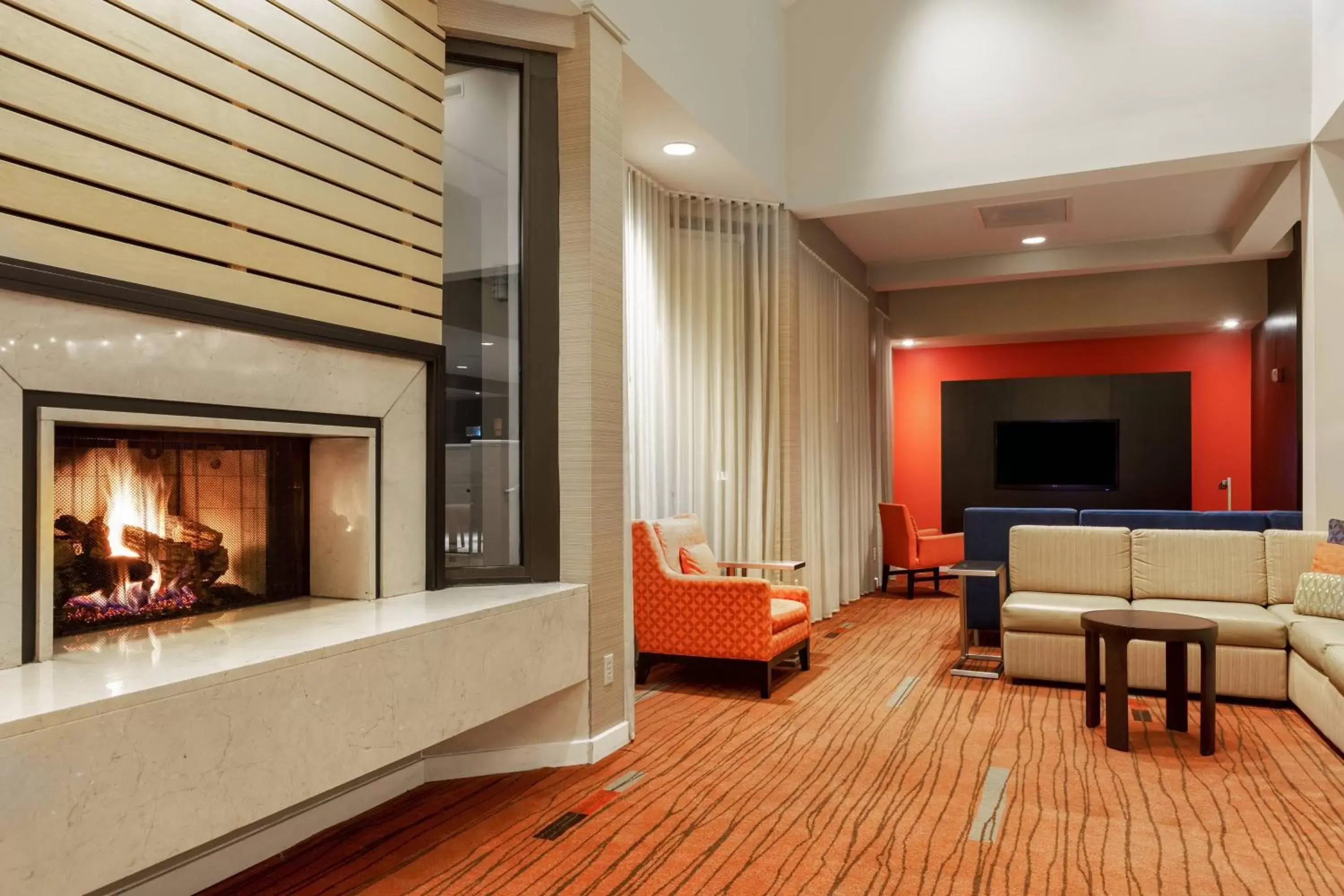 Lobby or reception, TV/Entertainment Center in Courtyard by Marriott Dallas-Fort Worth/Bedford