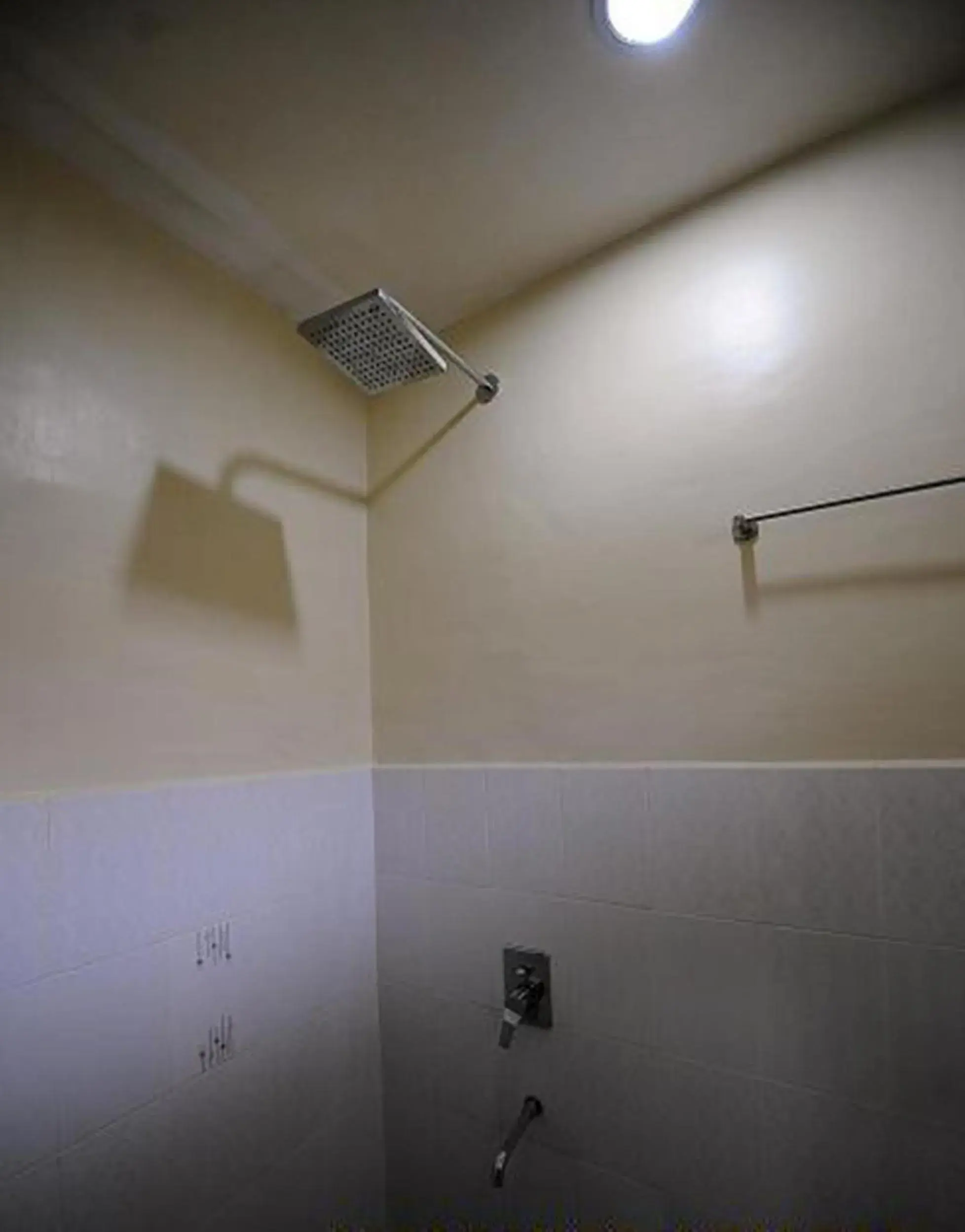 Bathroom in Luis Bay Travellers Lodge