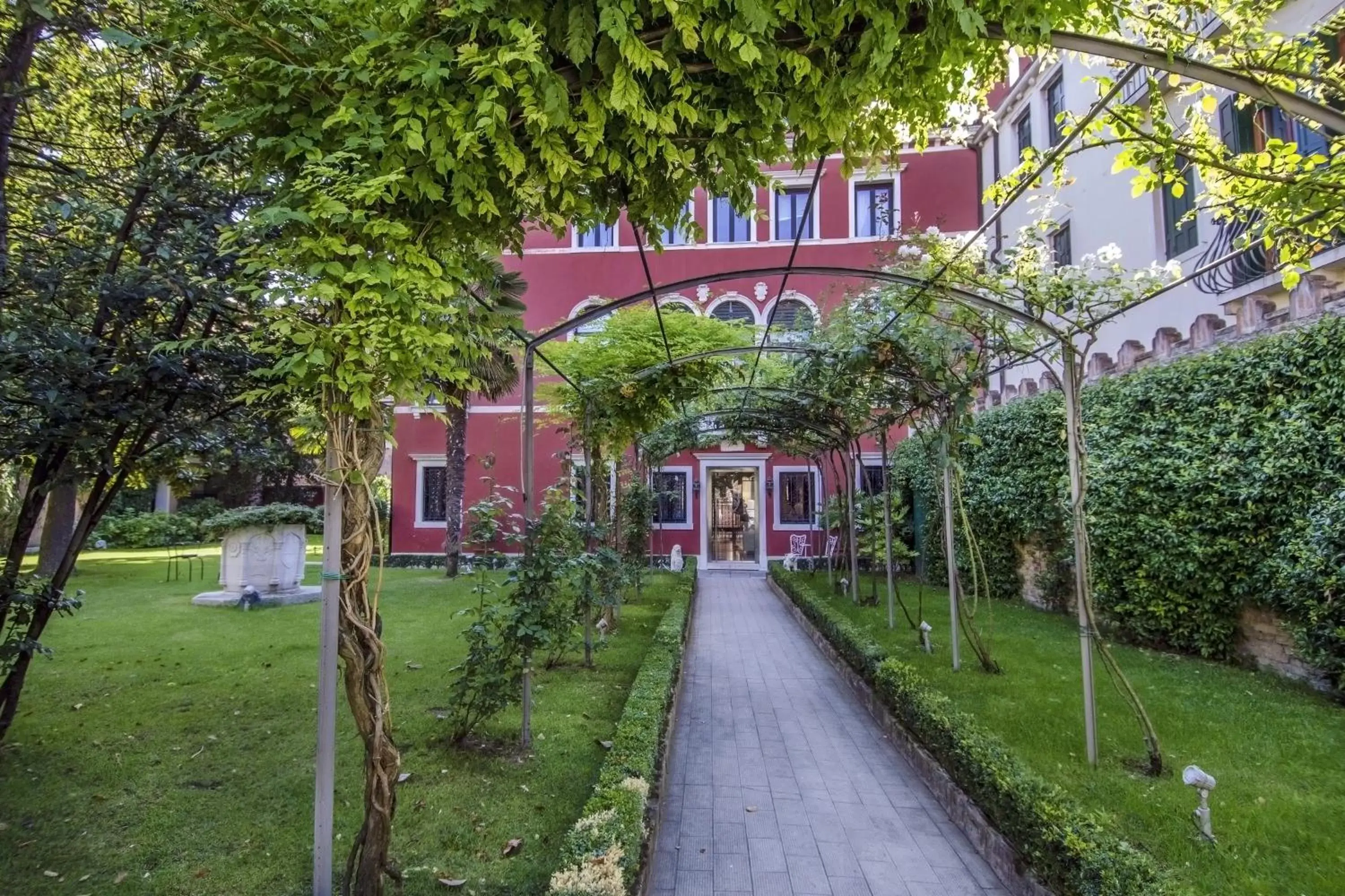 Facade/entrance in Ca' Nigra Lagoon Resort Facade/entrance in Ca' Nigra Lagoon Resort