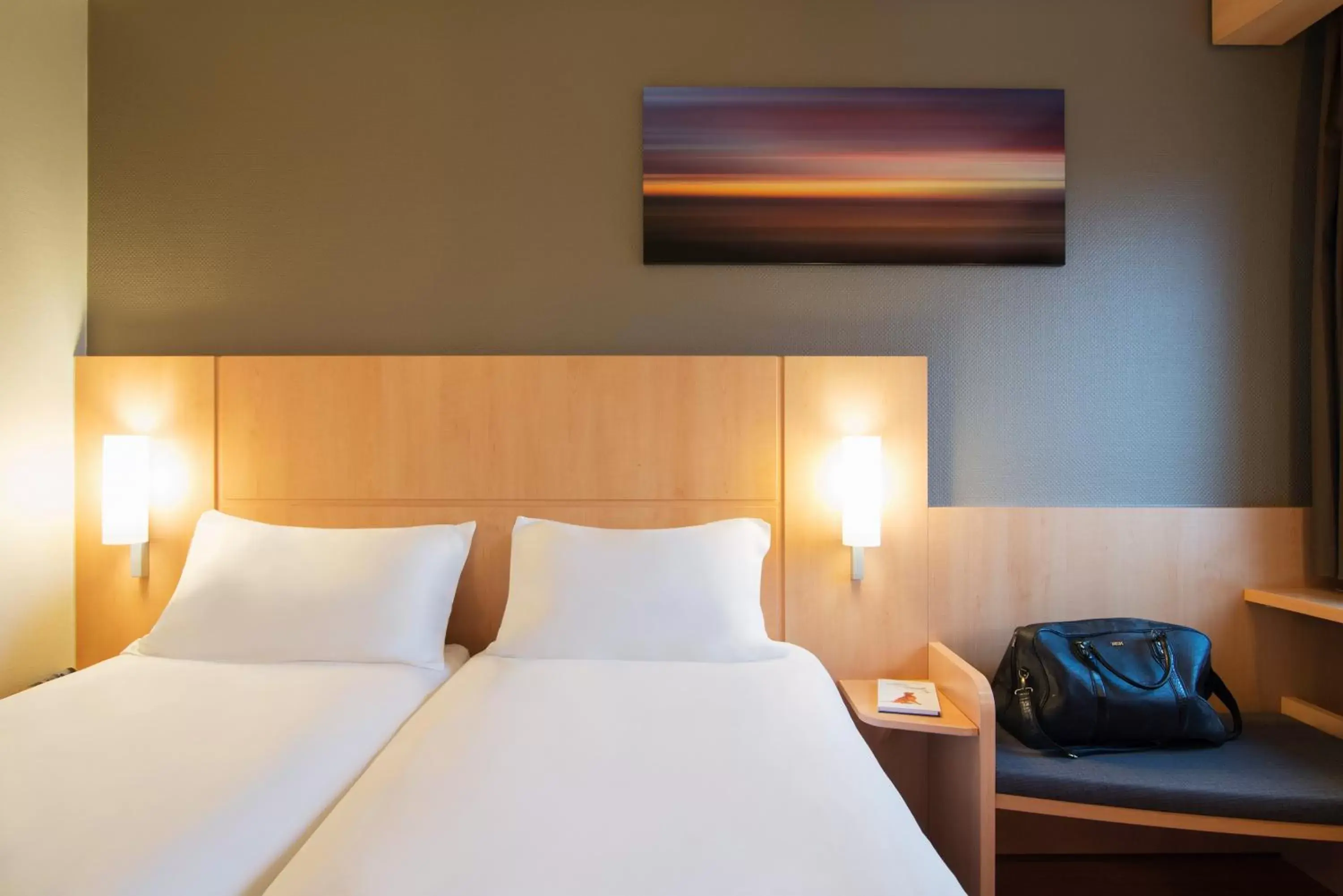 Photo of the whole room, Bed in ibis Rotterdam Vlaardingen