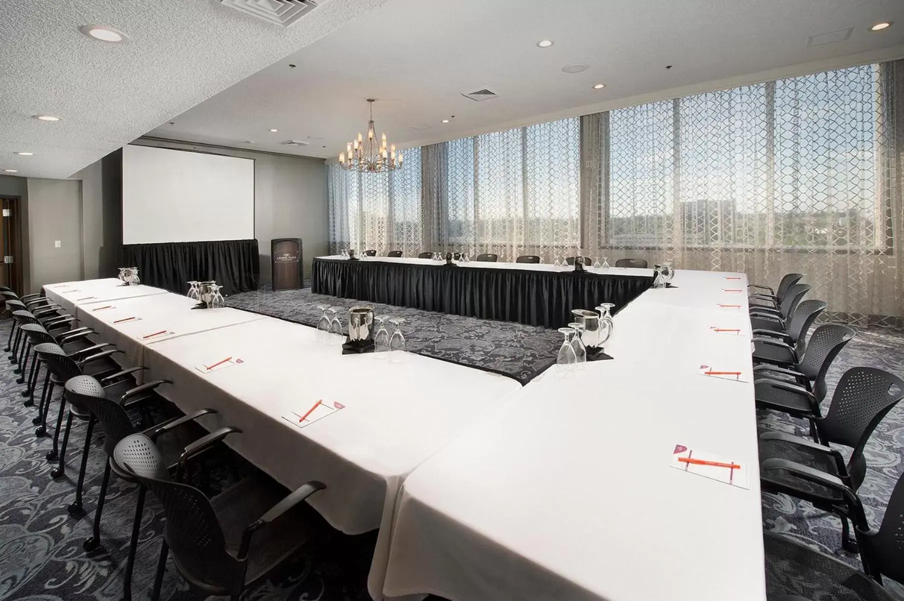 Meeting/conference room in Crowne Plaza Seattle Airport, an IHG Hotel