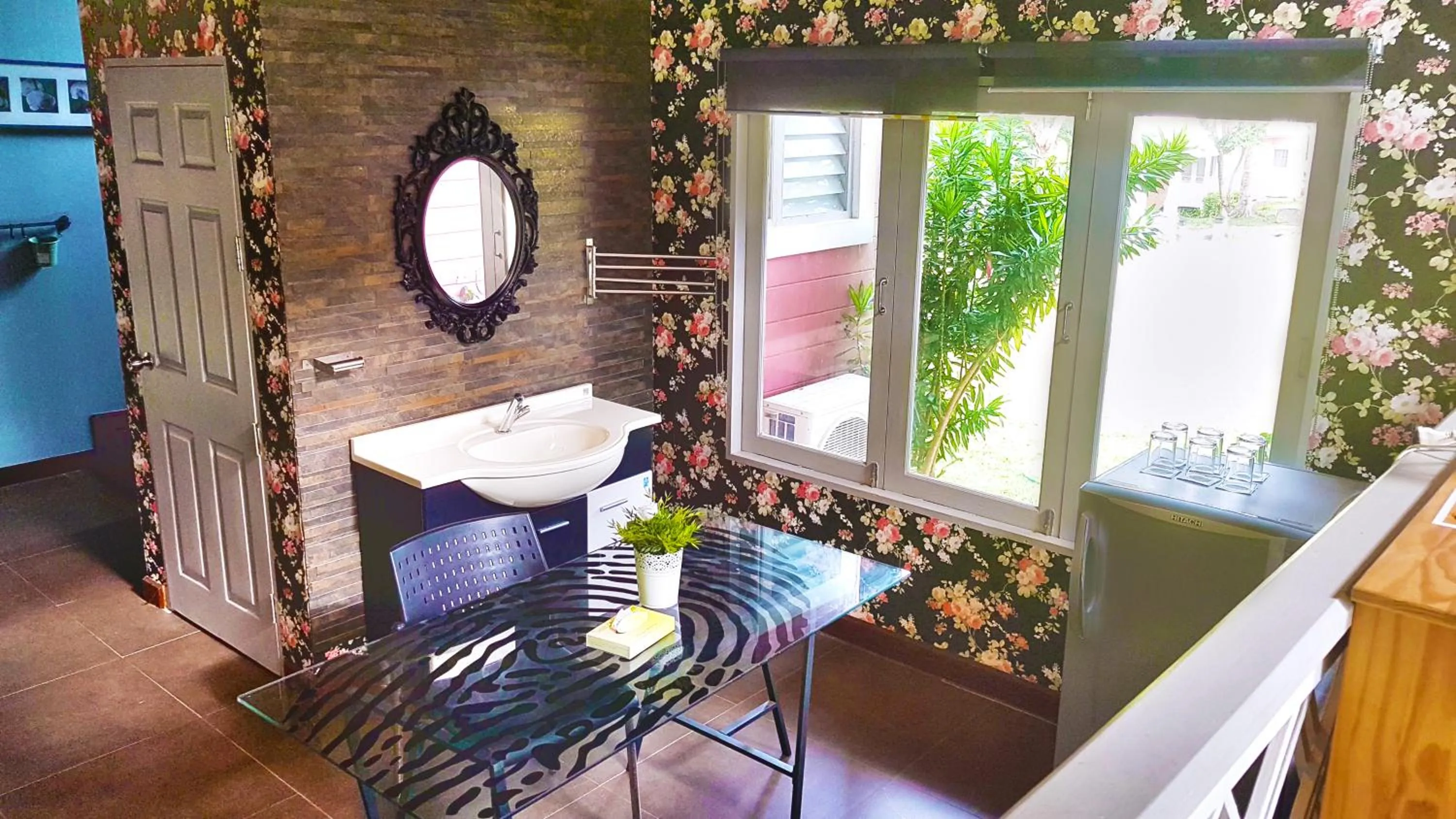 Photo of the whole room in Brookside Valley Resort