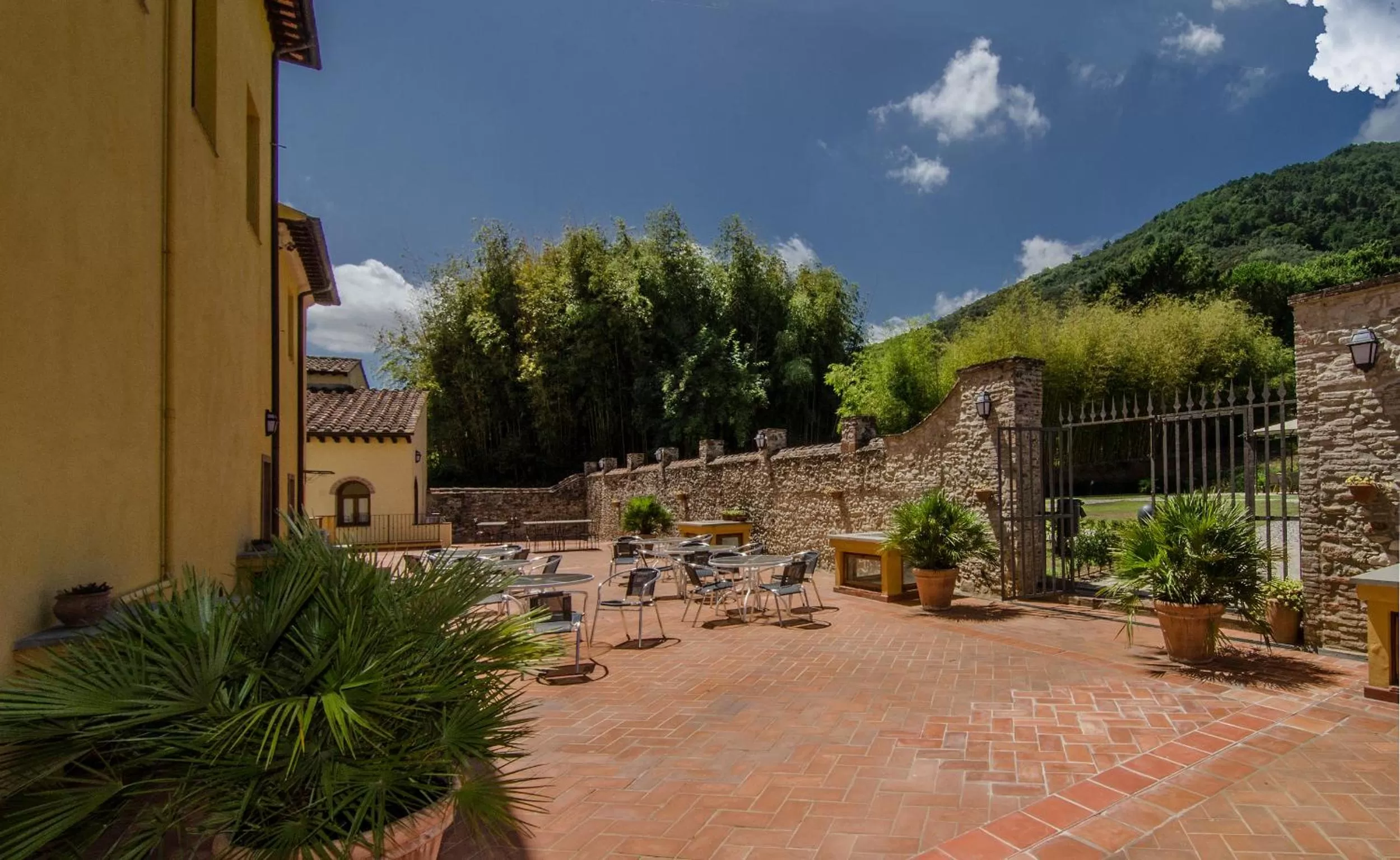 Patio in Hotel Villa Cheli
