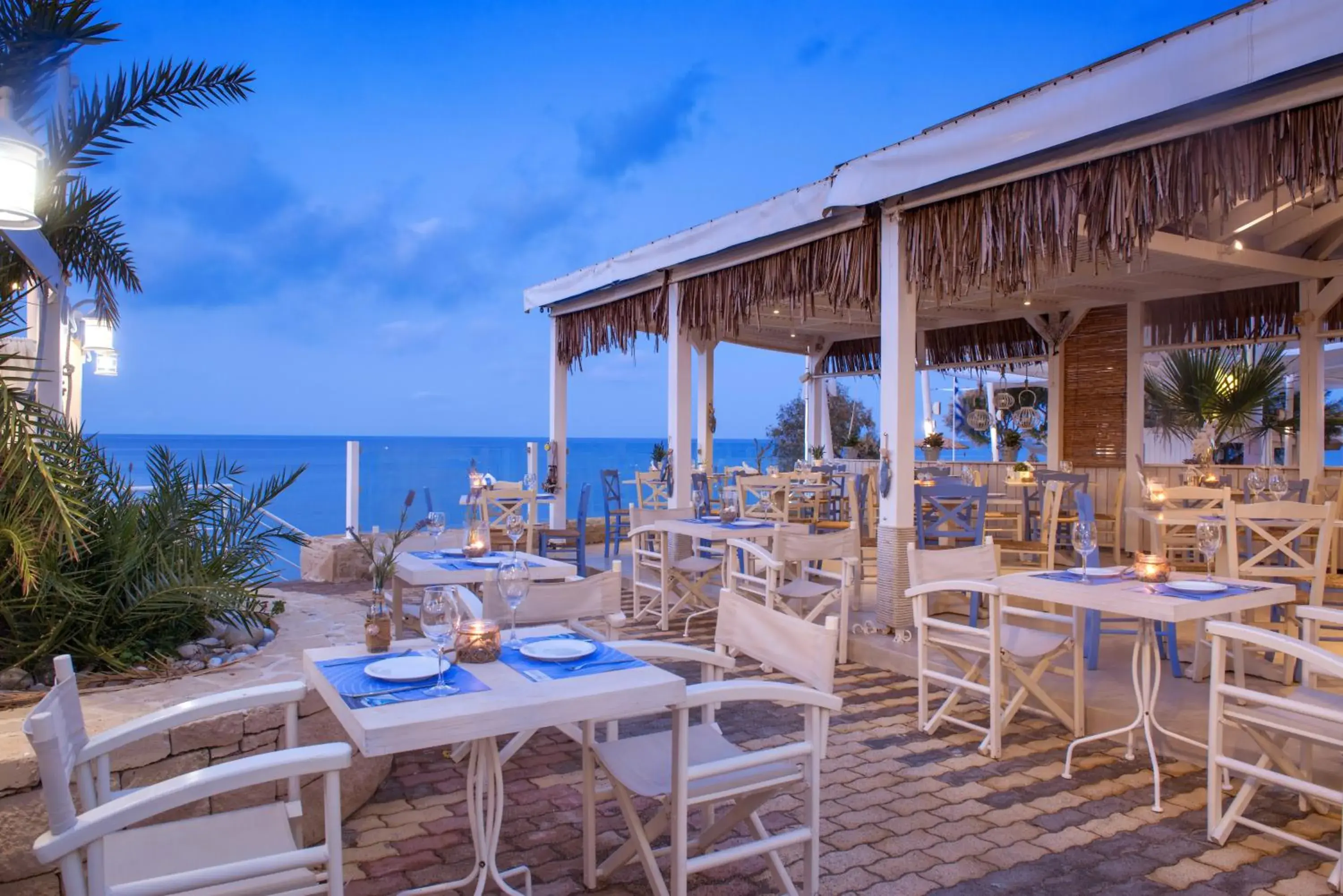 Restaurant/Places to Eat in Mari Kristin Beach Hotel