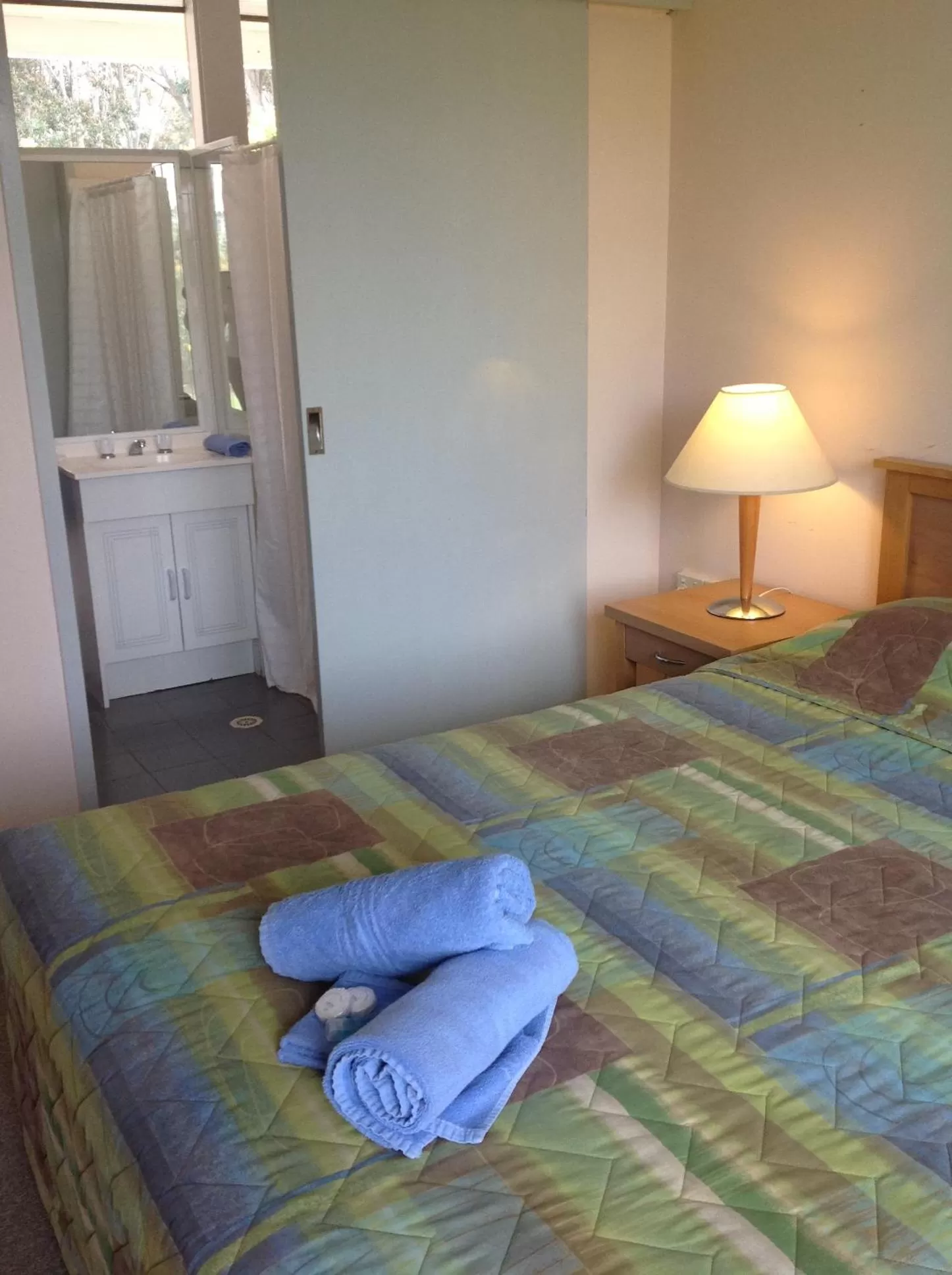 Bed in Motel Farnboro