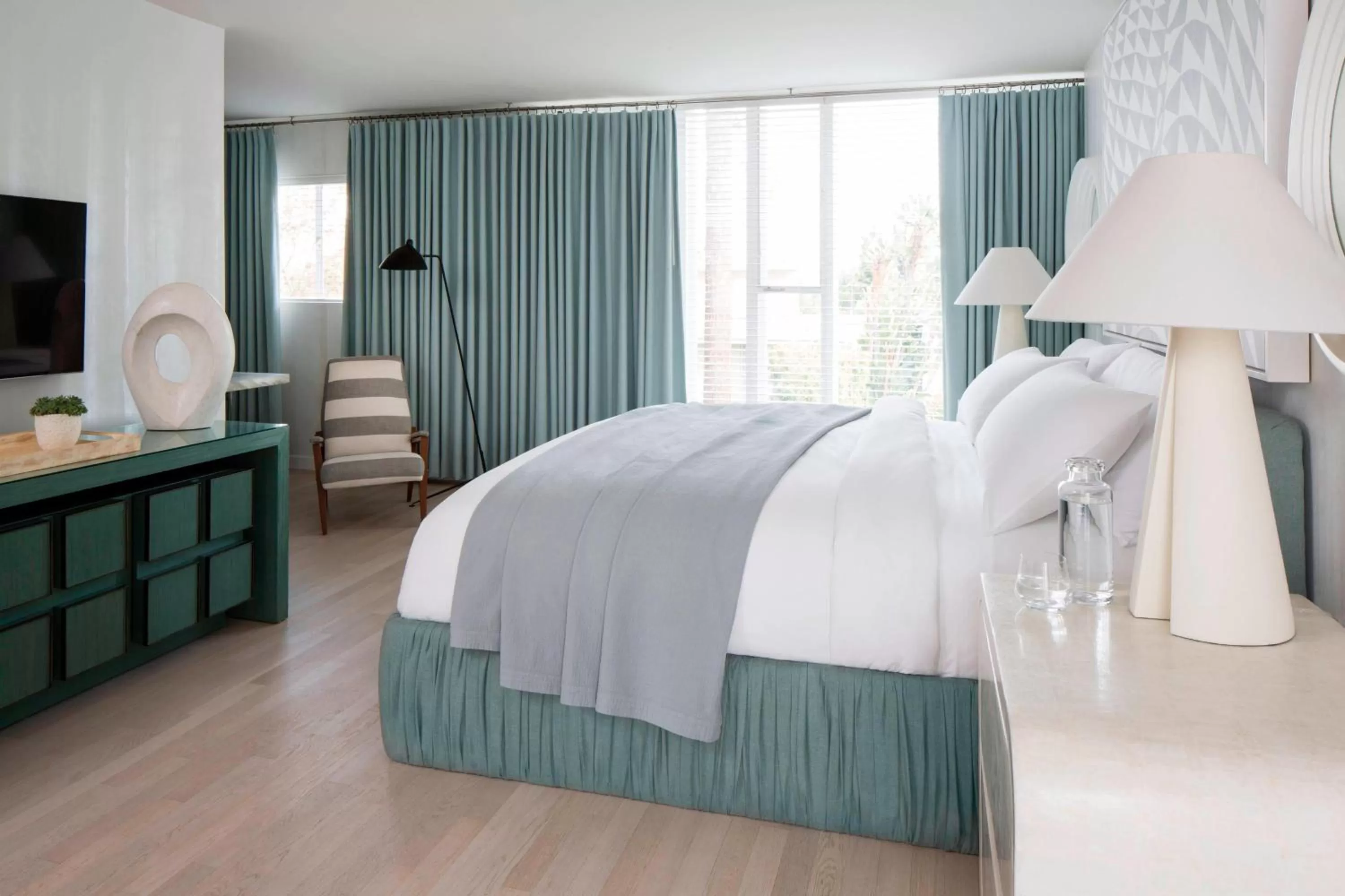 Photo of the whole room, Bed in Avalon Hotel Beverly Hills, a Member of Design Hotels