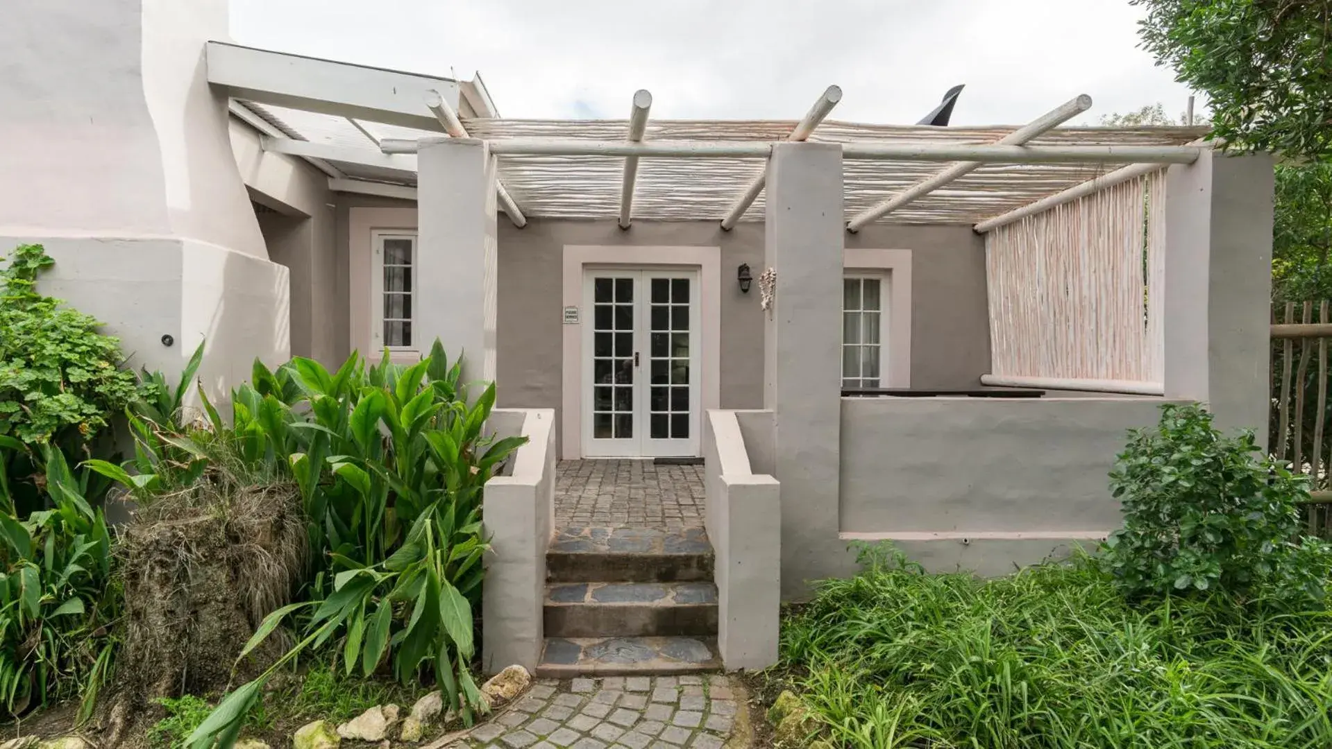 Facade/entrance, Property Building in Blue Bay Lodge