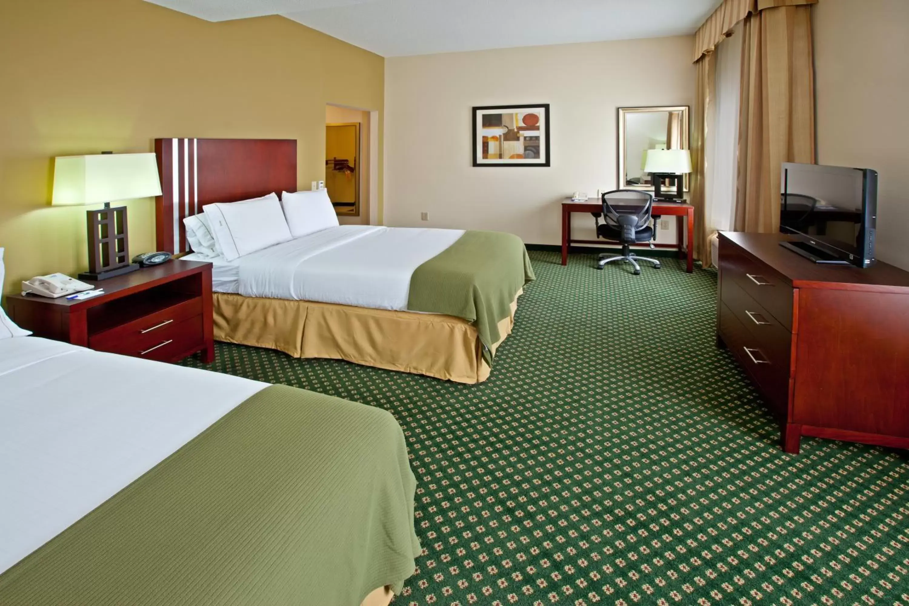 Photo of the whole room, Bed in Holiday Inn Express Hotel & Suites Indianapolis - East, an IHG Hotel