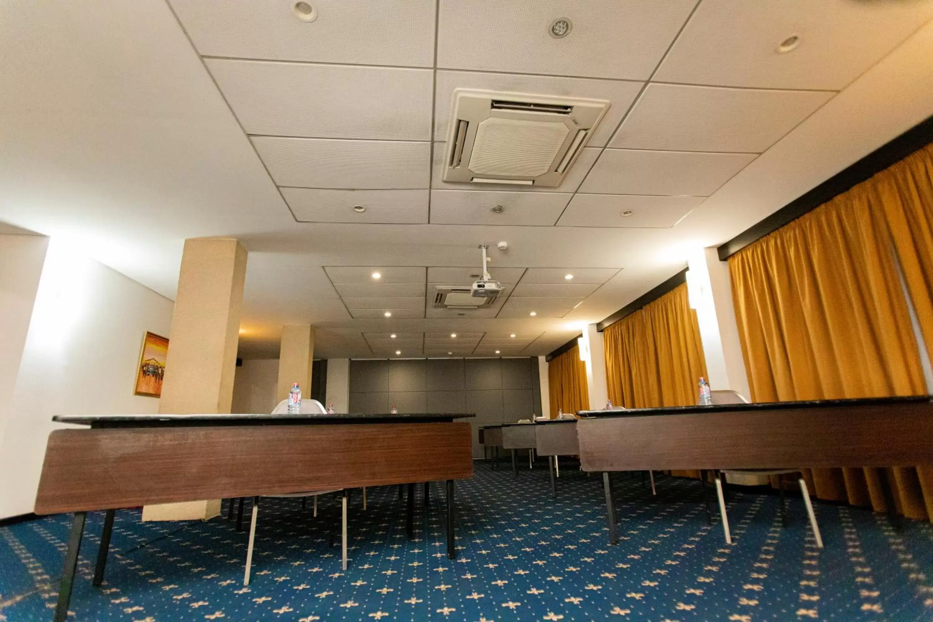 Business facilities in Best Western Premier Accra Airport Hotel