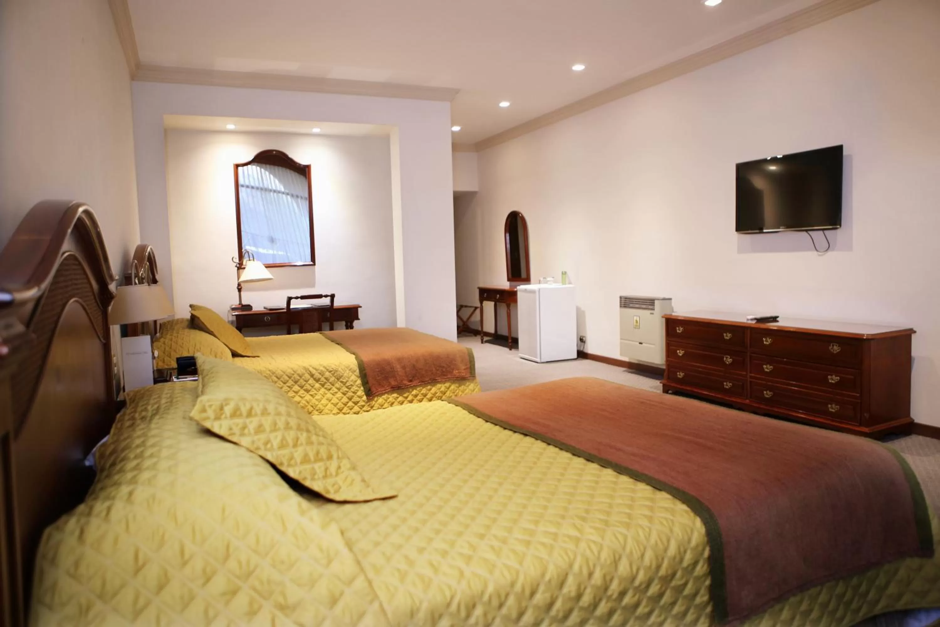 TV and multimedia, Bed in Hotel Los Parrales