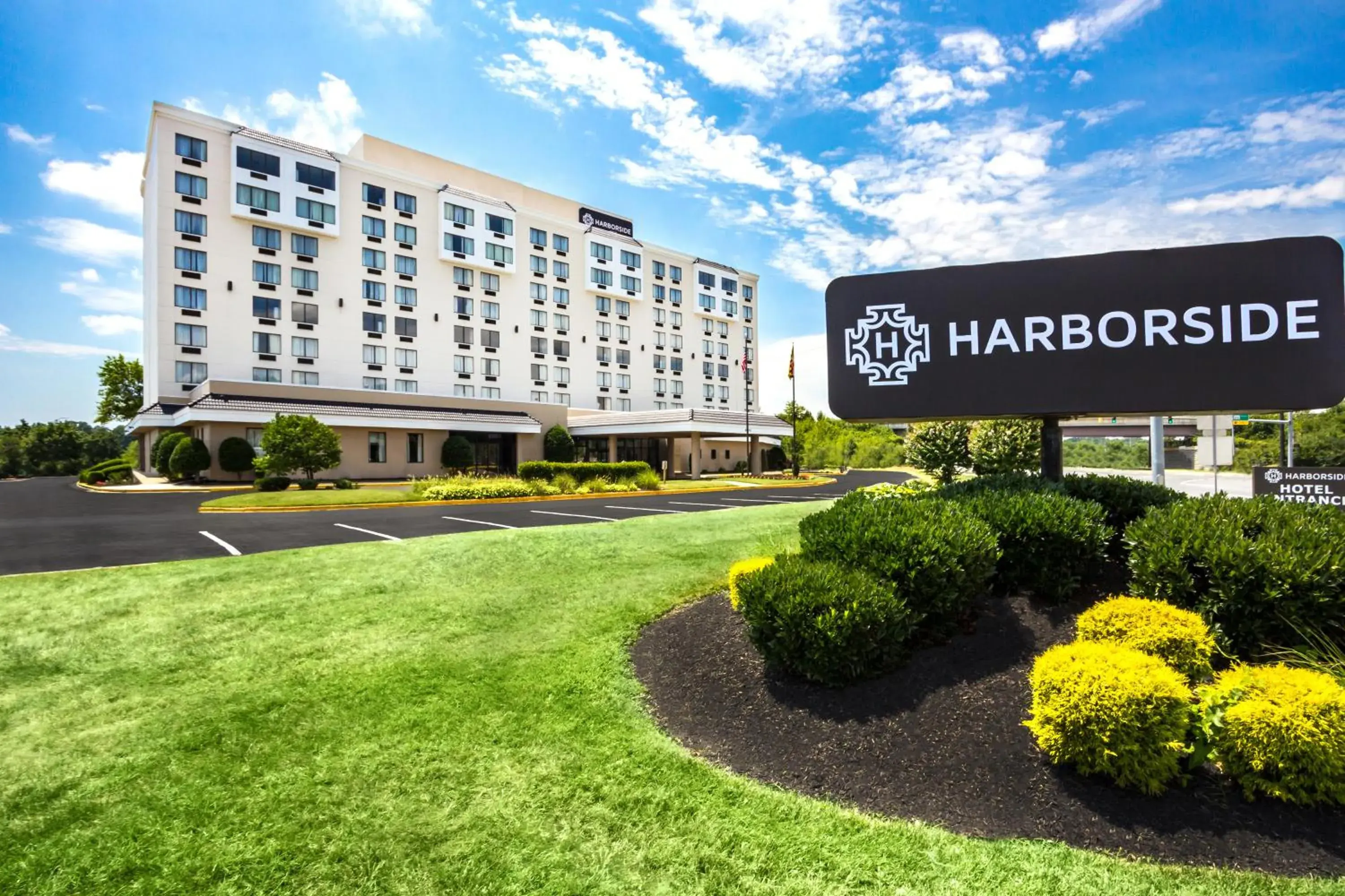 Nearby landmark, Garden in Harborside Hotel