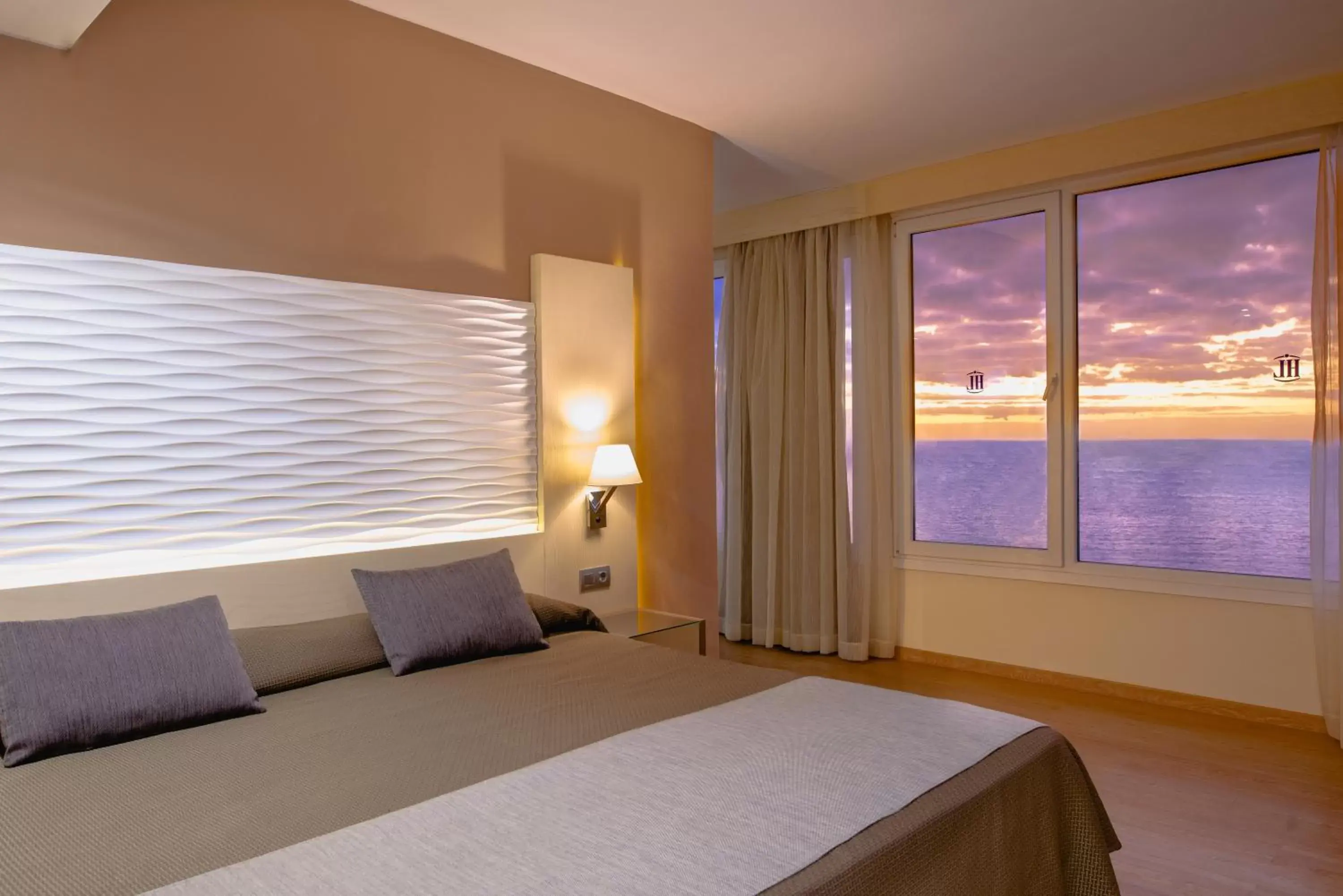 Sea view, Bed in HL Suitehotel Playa del Inglés - Adults Only