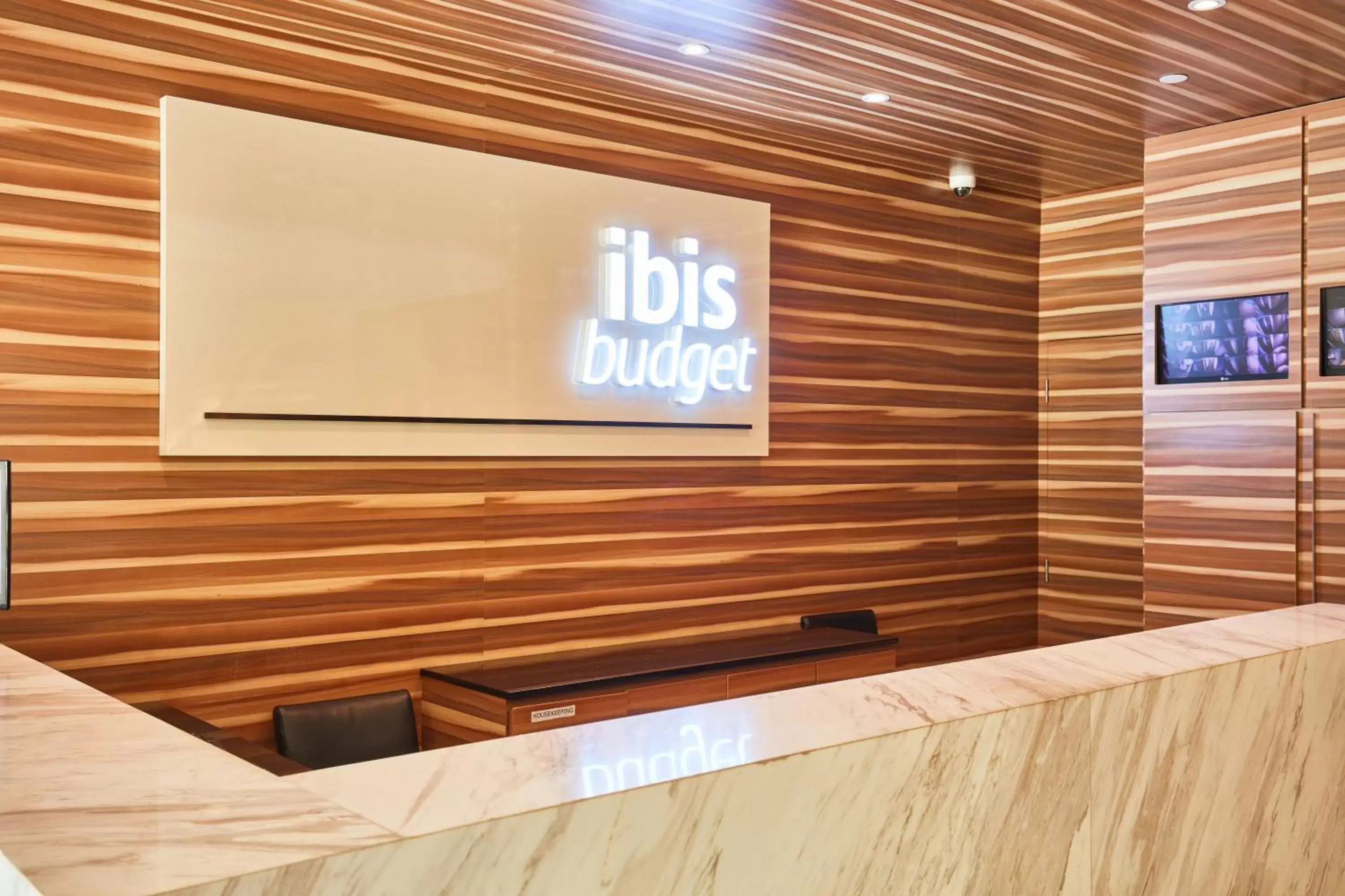 Lobby or reception in ibis budget Singapore Crystal