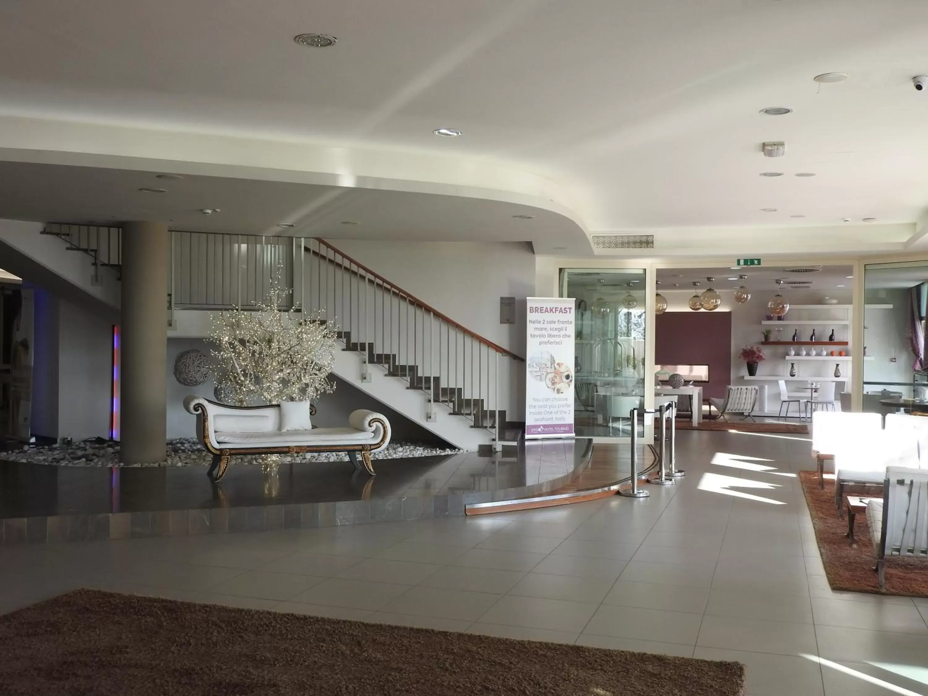 Lobby or reception in Yes Hotel Touring & SPA Lobby or reception in Yes Hotel Touring & SPA
