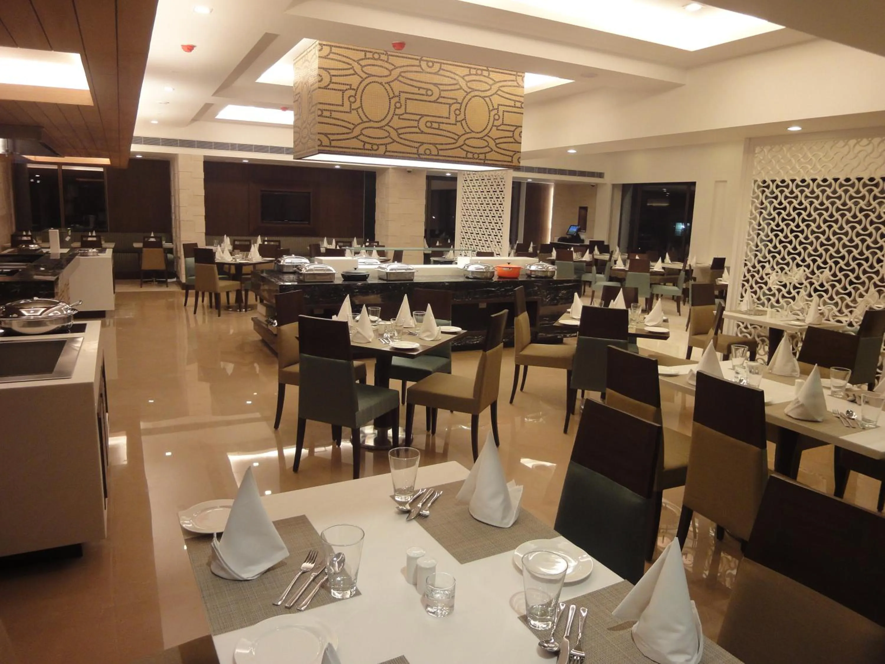 Restaurant/places to eat in Radisson Hotel Varanasi