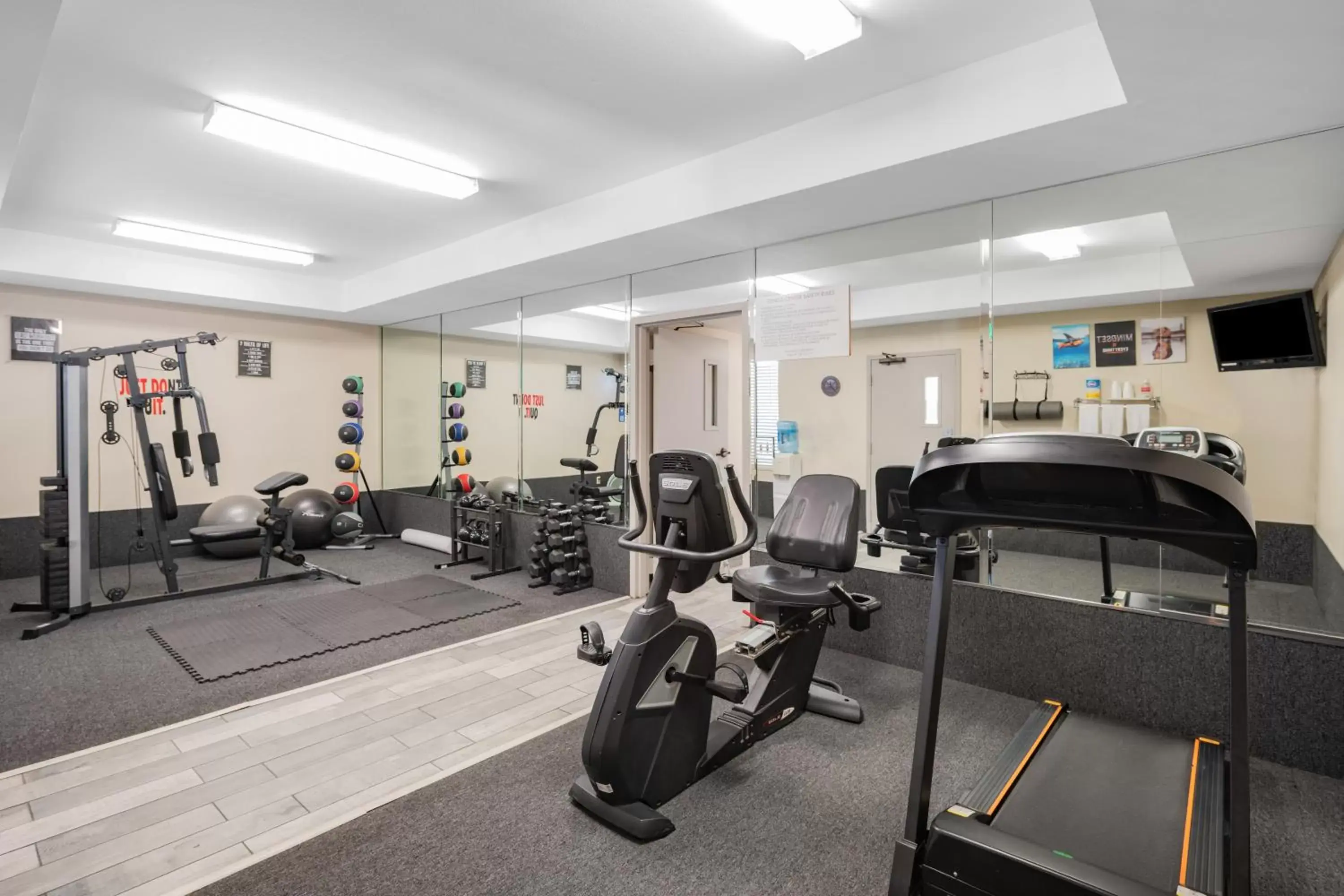 Fitness centre/facilities, Fitness Center/Facilities in Ramada by Wyndham Bakersfield