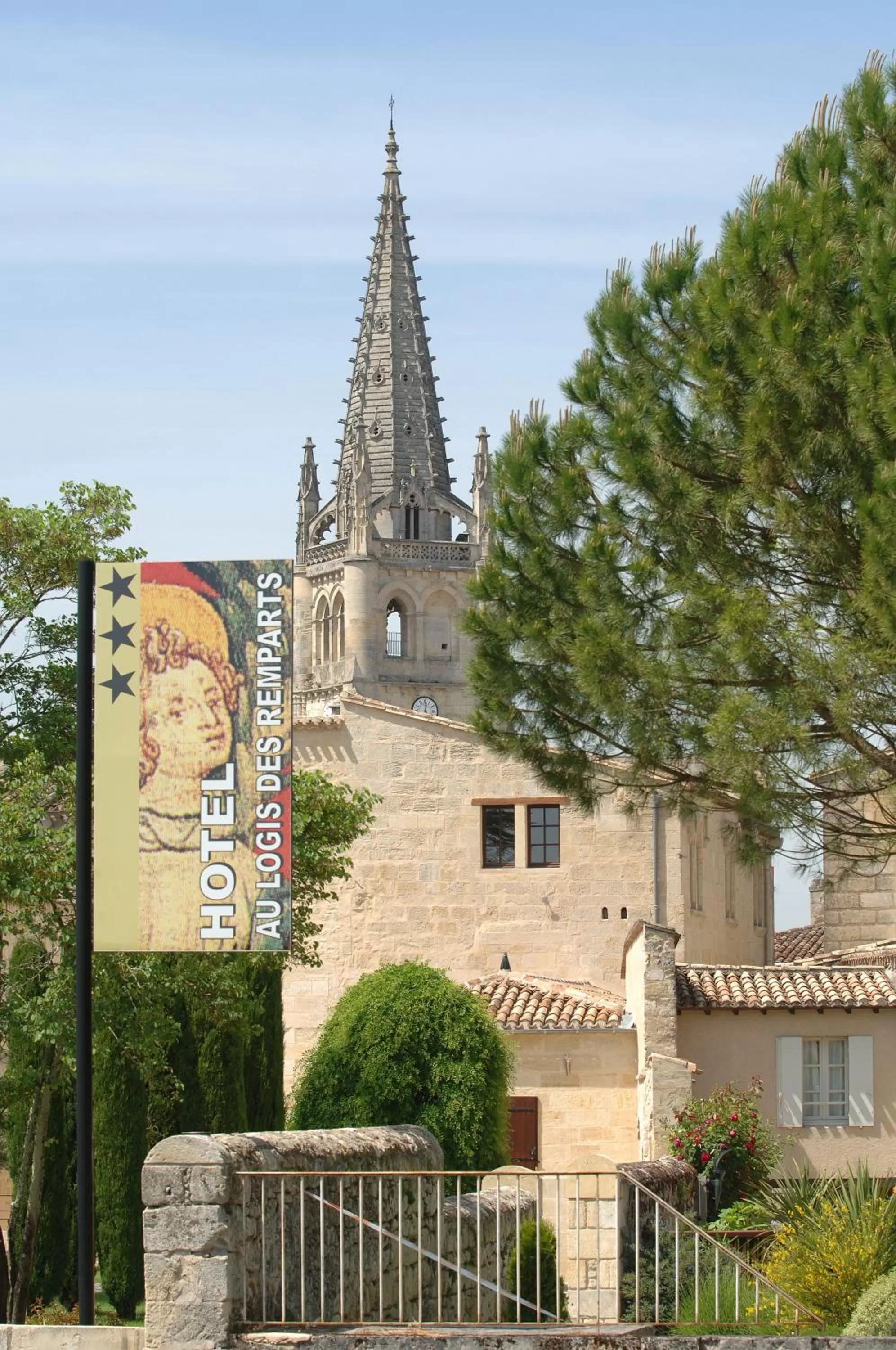 Facade/entrance, Property Building in Hôtel Au Logis des Remparts