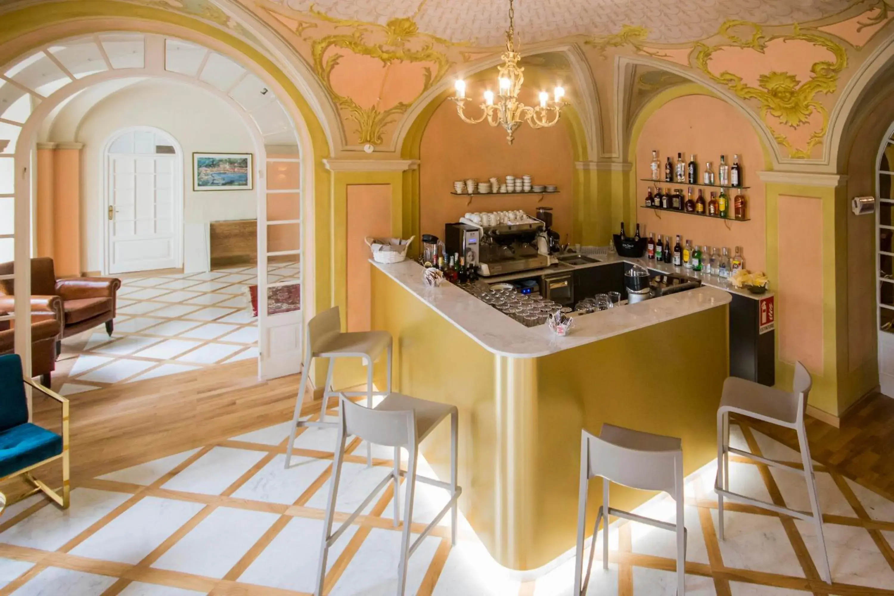 Lounge or bar, Kitchen/Kitchenette in Mediterraneo Emotional Hotel & Spa