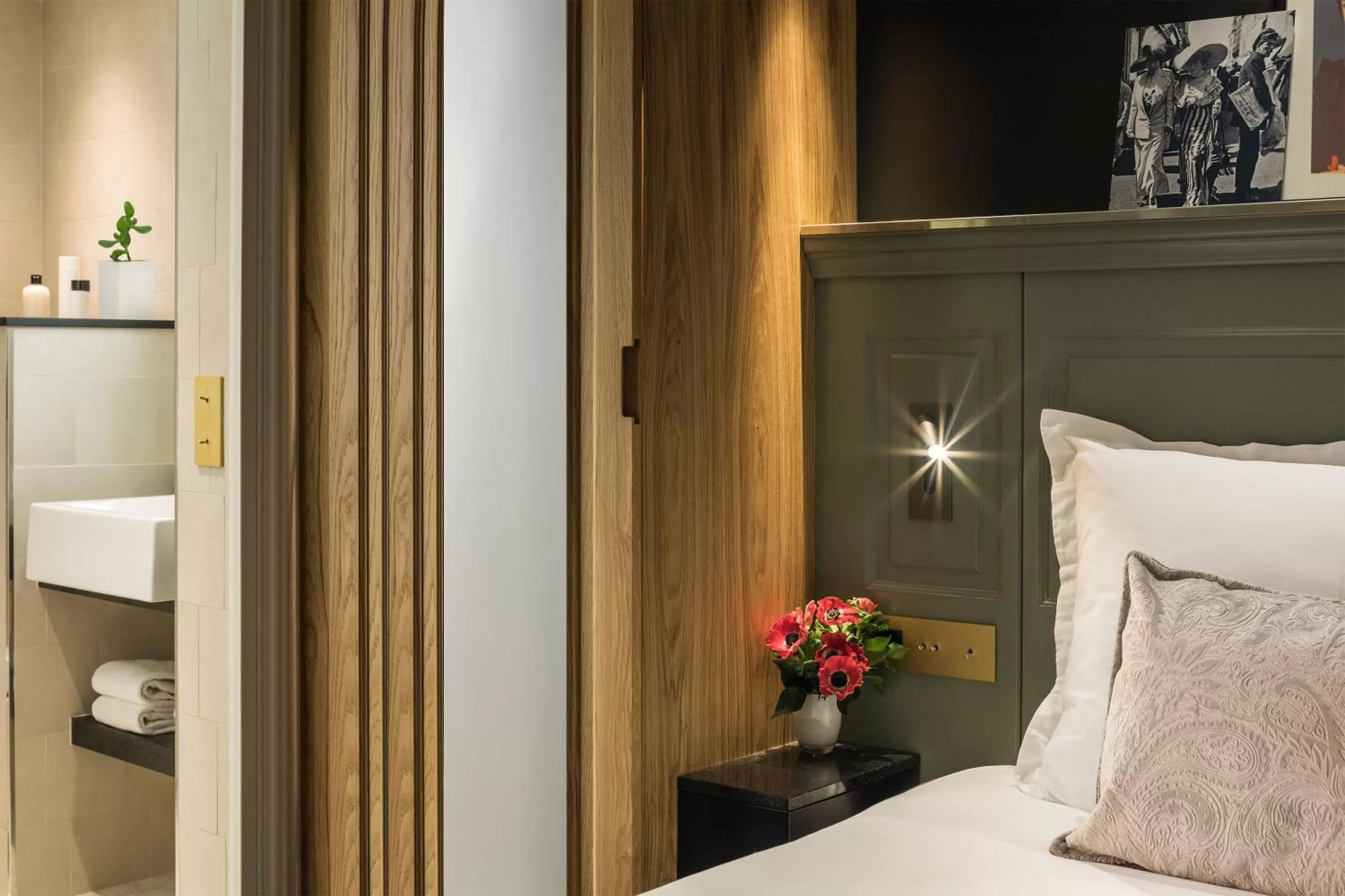 Bedroom, Bed in Hotel Ducs de Bourgogne