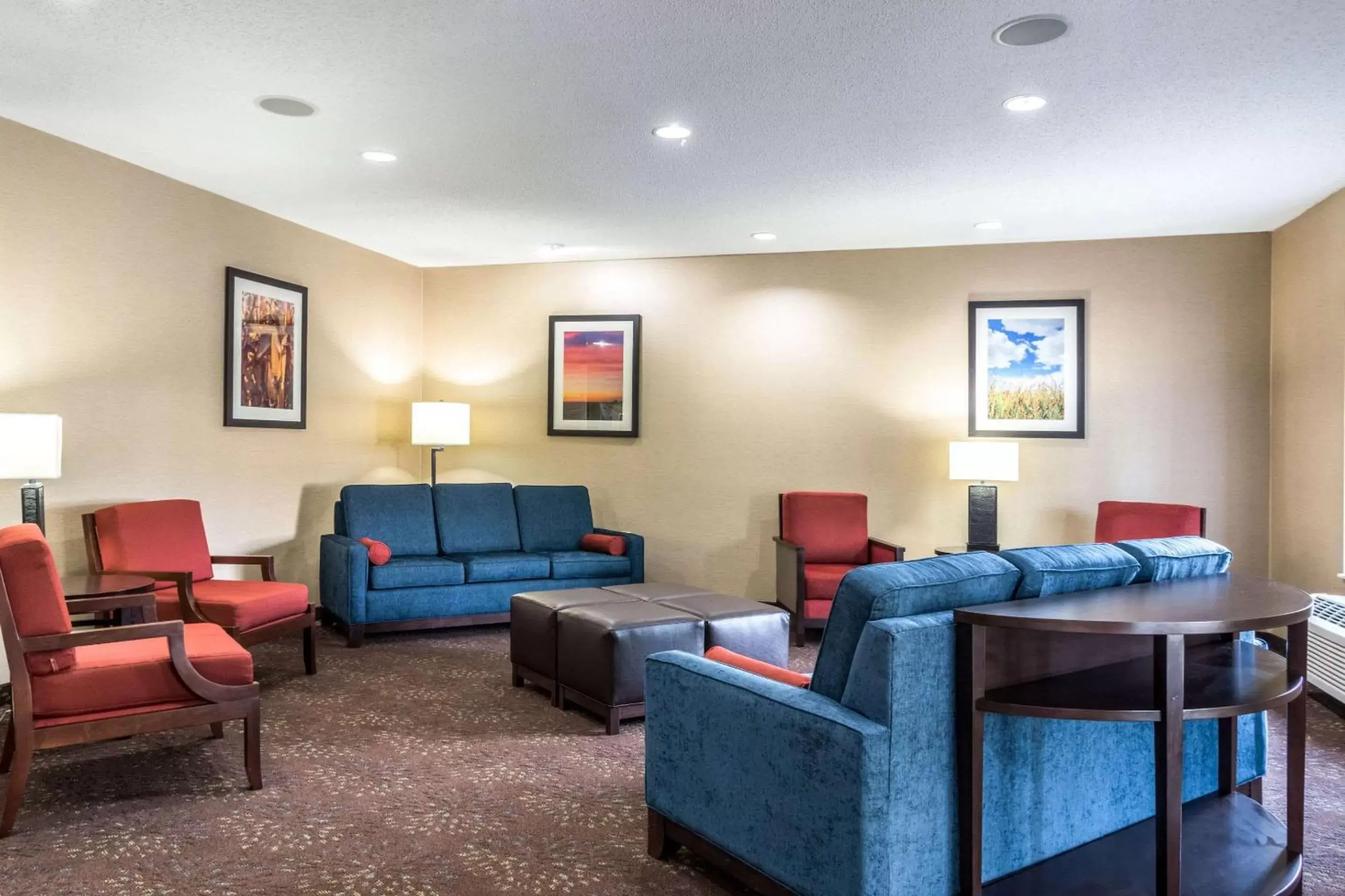 Lobby or reception, Seating Area in Comfort Inn & Suites - Hannibal