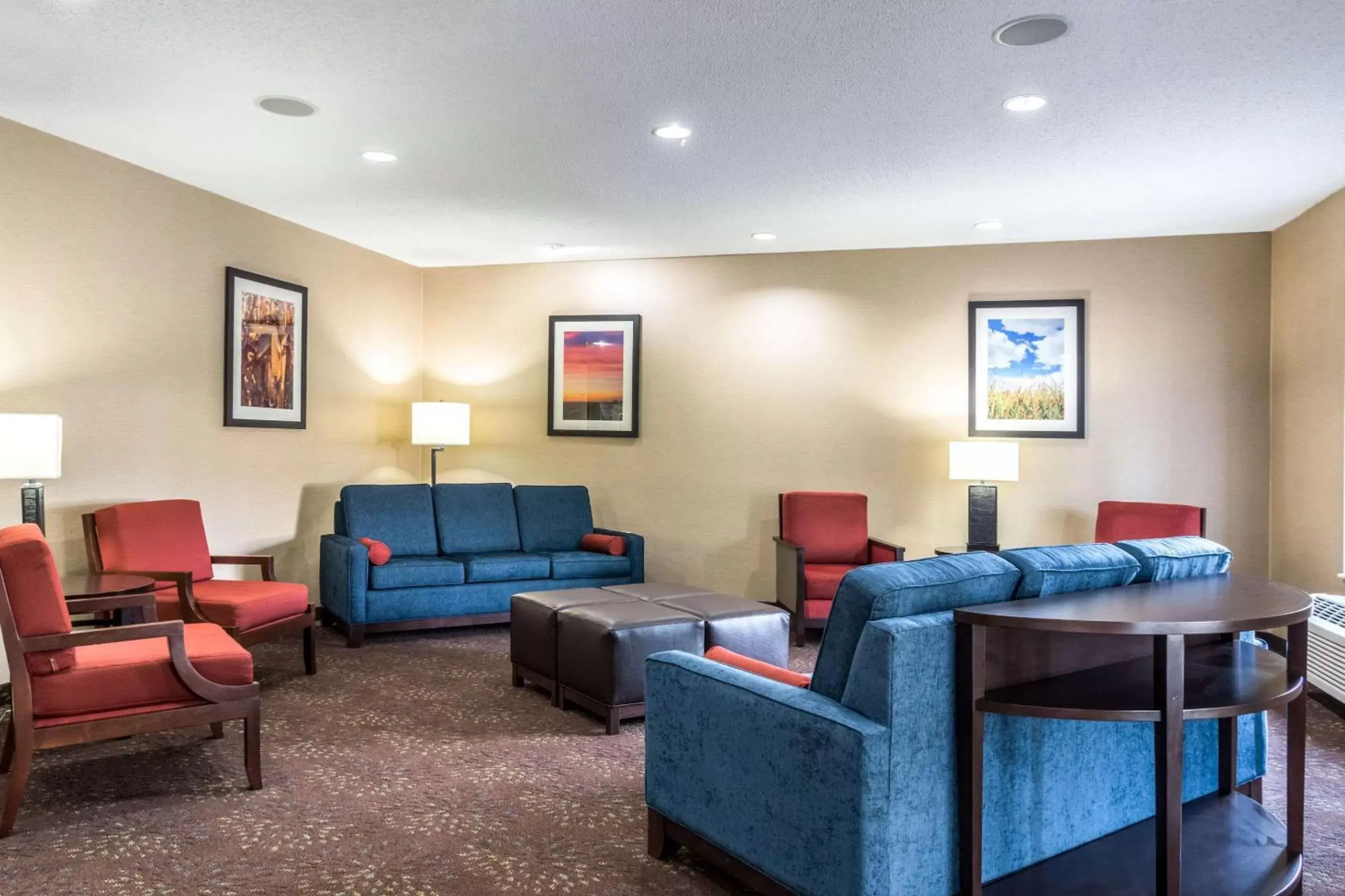 Lobby or reception in Comfort Inn & Suites - Hannibal Lobby or reception in Comfort Inn & Suites - Hannibal