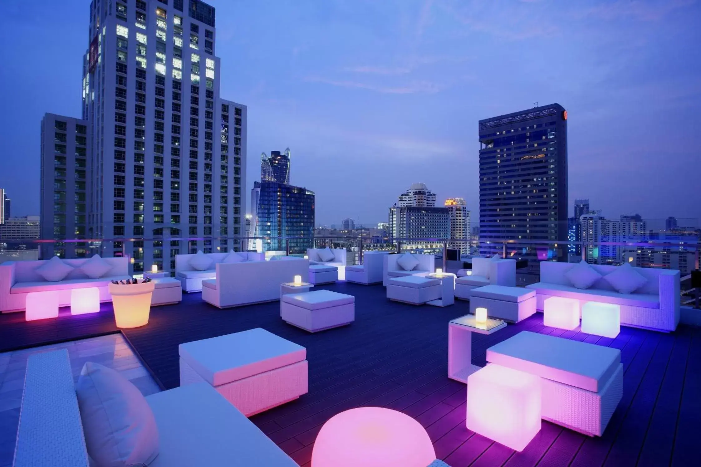 Restaurant/places to eat in Centara Watergate Pavillion Hotel Bangkok